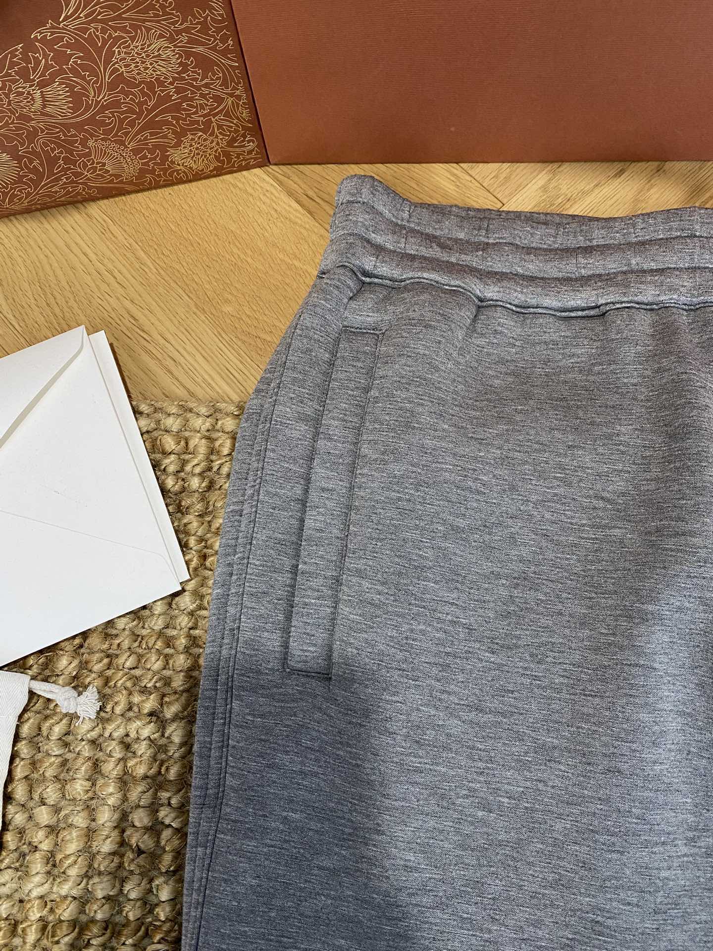 Lora Piana Sweatpants in Grau – Minimalistische Jogpants mit elastischem