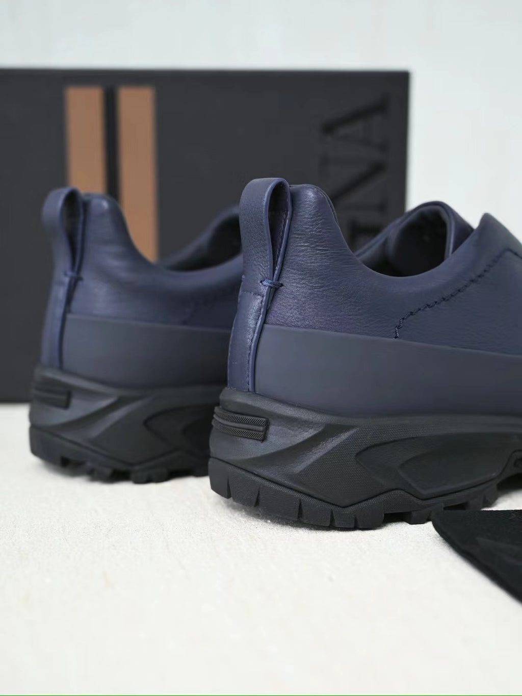 ZEGNA Hybrid-Sneaker in Navy – Glattleder-Look & robuste Trail-Sohle