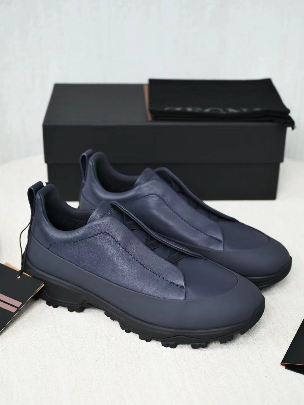 ZEGNA Hybrid-Sneaker in Navy – Glattleder-Look & robuste Trail-Sohle