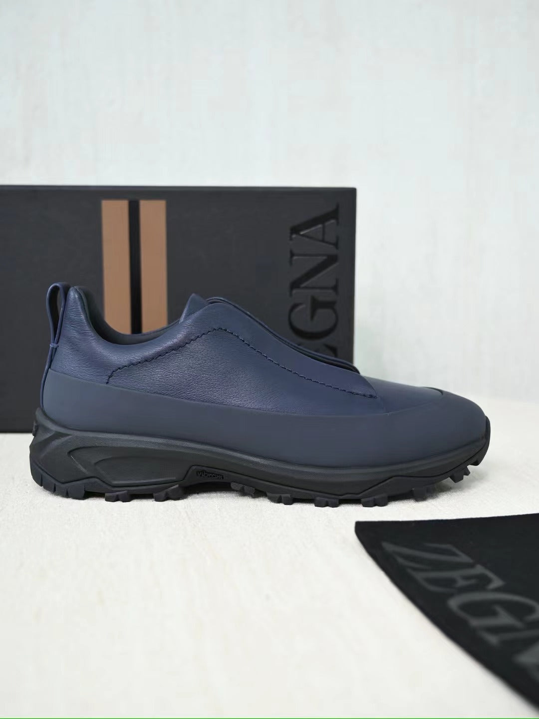 ZEGNA Hybrid-Sneaker in Navy – Glattleder-Look & robuste Trail-Sohle