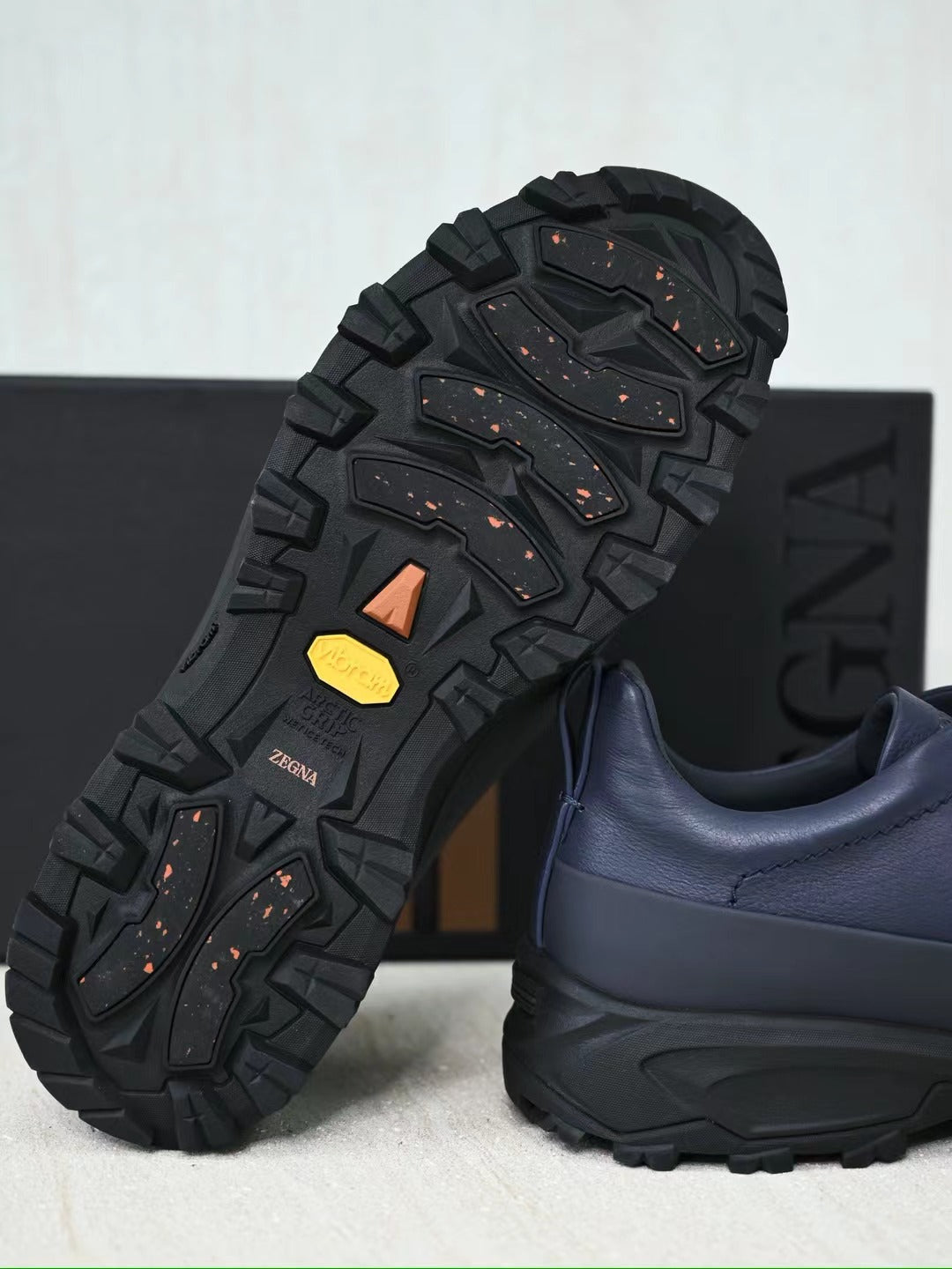 ZEGNA Hybrid-Sneaker in Navy – Glattleder-Look & robuste Trail-Sohle