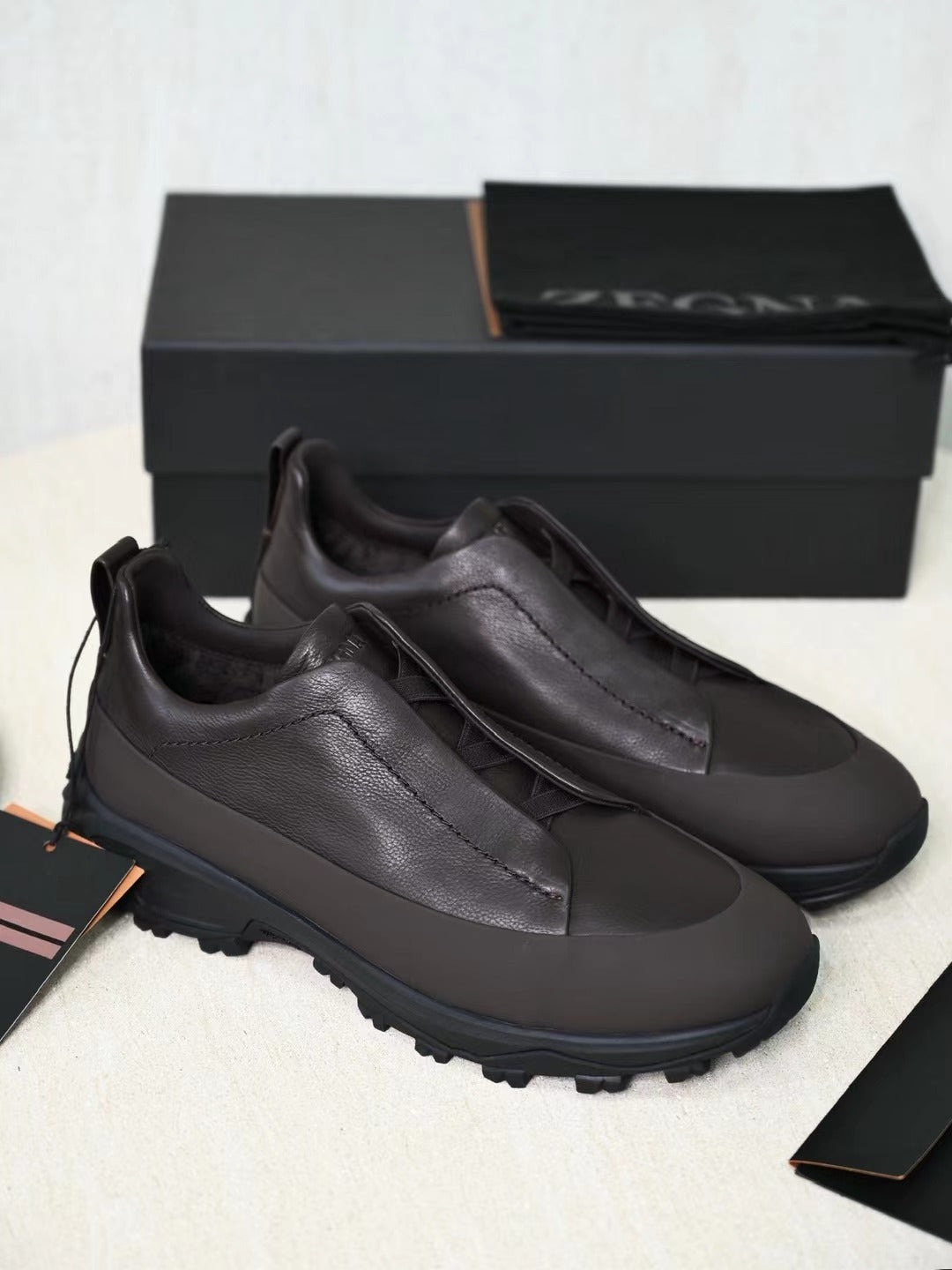 ZEGNA Hybrid-Sneaker in Dunkelbraun – Glattleder-Optik & robuste Trail-Sohle