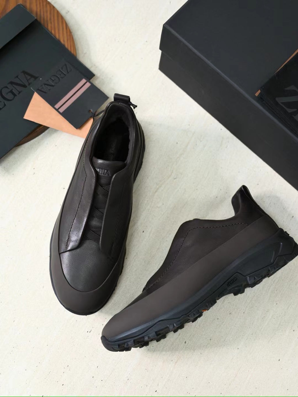 ZEGNA Hybrid-Sneaker in Dunkelbraun – Glattleder-Optik & robuste Trail-Sohle