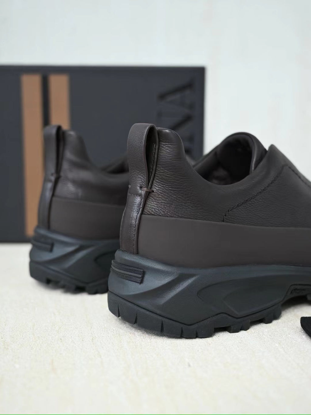 ZEGNA Hybrid-Sneaker in Dunkelbraun – Glattleder-Optik & robuste Trail-Sohle