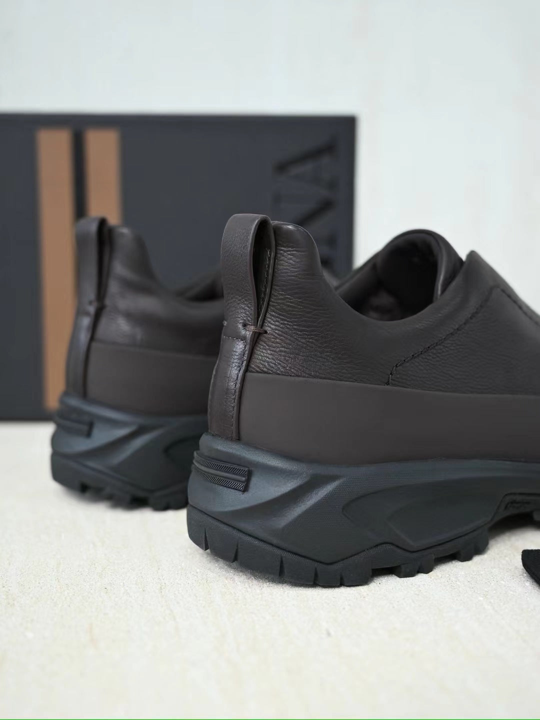 ZEGNA Hybrid-Sneaker in Dunkelbraun – Glattleder-Optik & robuste Trail-Sohle