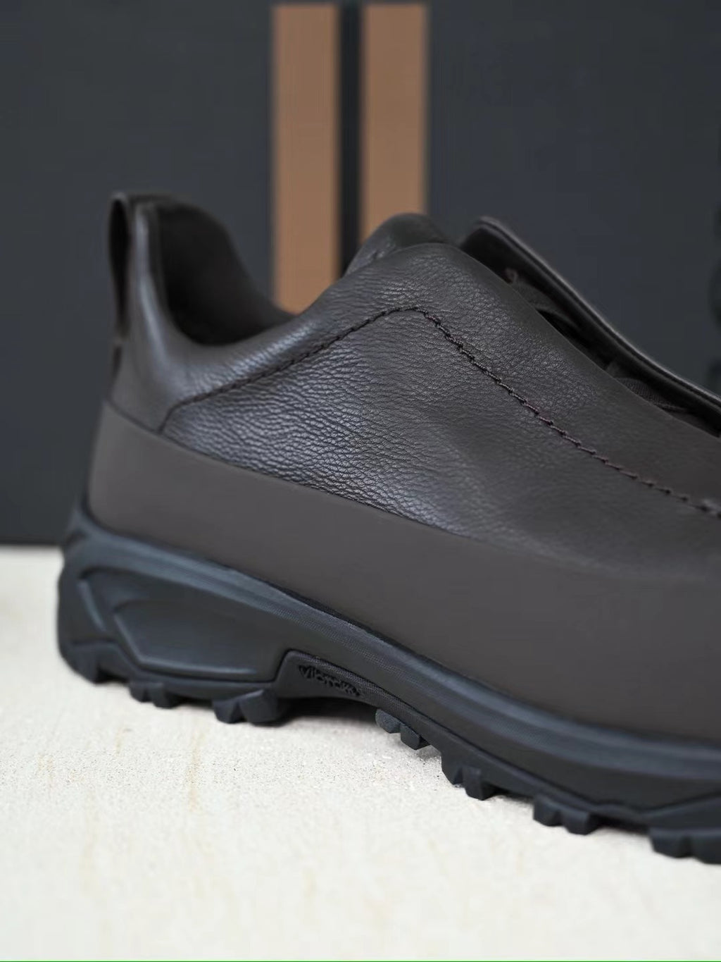 ZEGNA Hybrid-Sneaker in Dunkelbraun – Glattleder-Optik & robuste Trail-Sohle