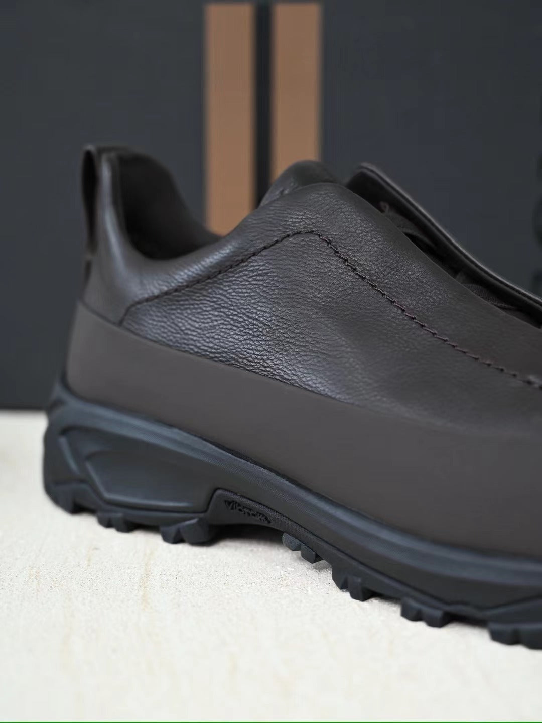 ZEGNA Hybrid-Sneaker in Dunkelbraun – Glattleder-Optik & robuste Trail-Sohle