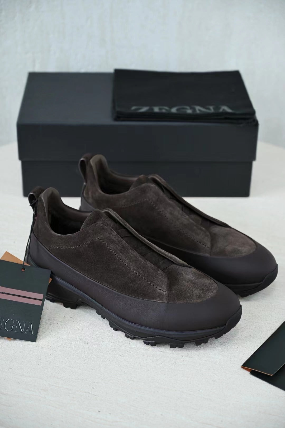 ZEGNA Hybrid-Sneaker in Dunkelbraun – Veloursleder-Optik & robuste Trail-Sohle