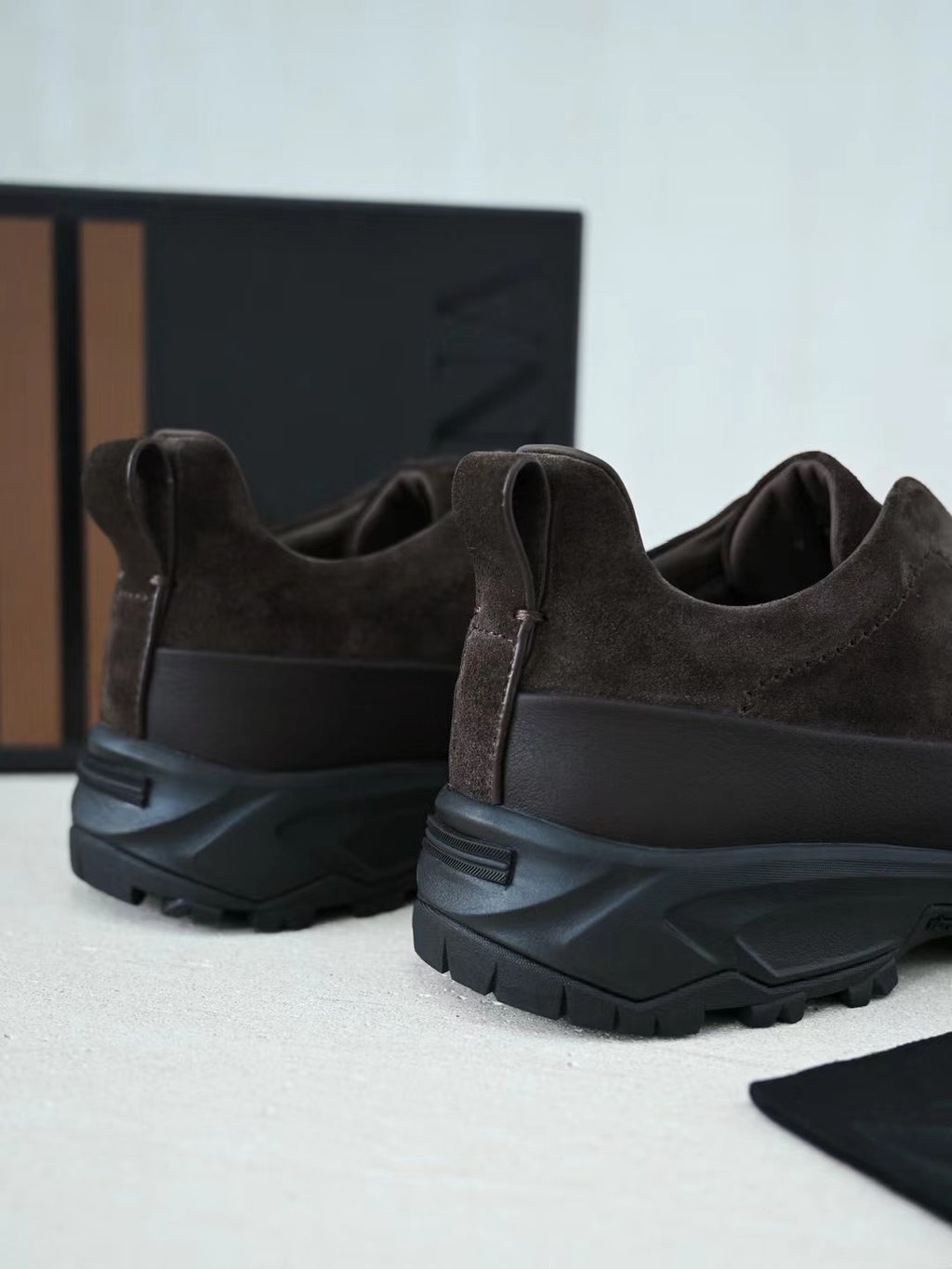 ZEGNA Hybrid-Sneaker in Dunkelbraun – Veloursleder-Optik & robuste Trail-Sohle
