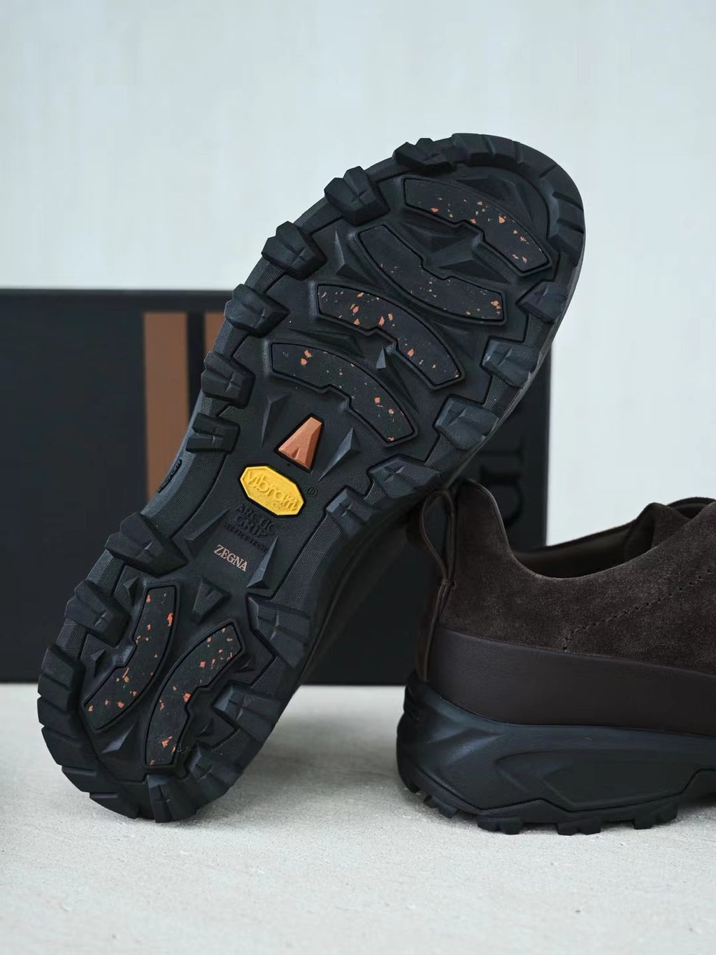 ZEGNA Hybrid-Sneaker in Dunkelbraun – Veloursleder-Optik & robuste Trail-Sohle
