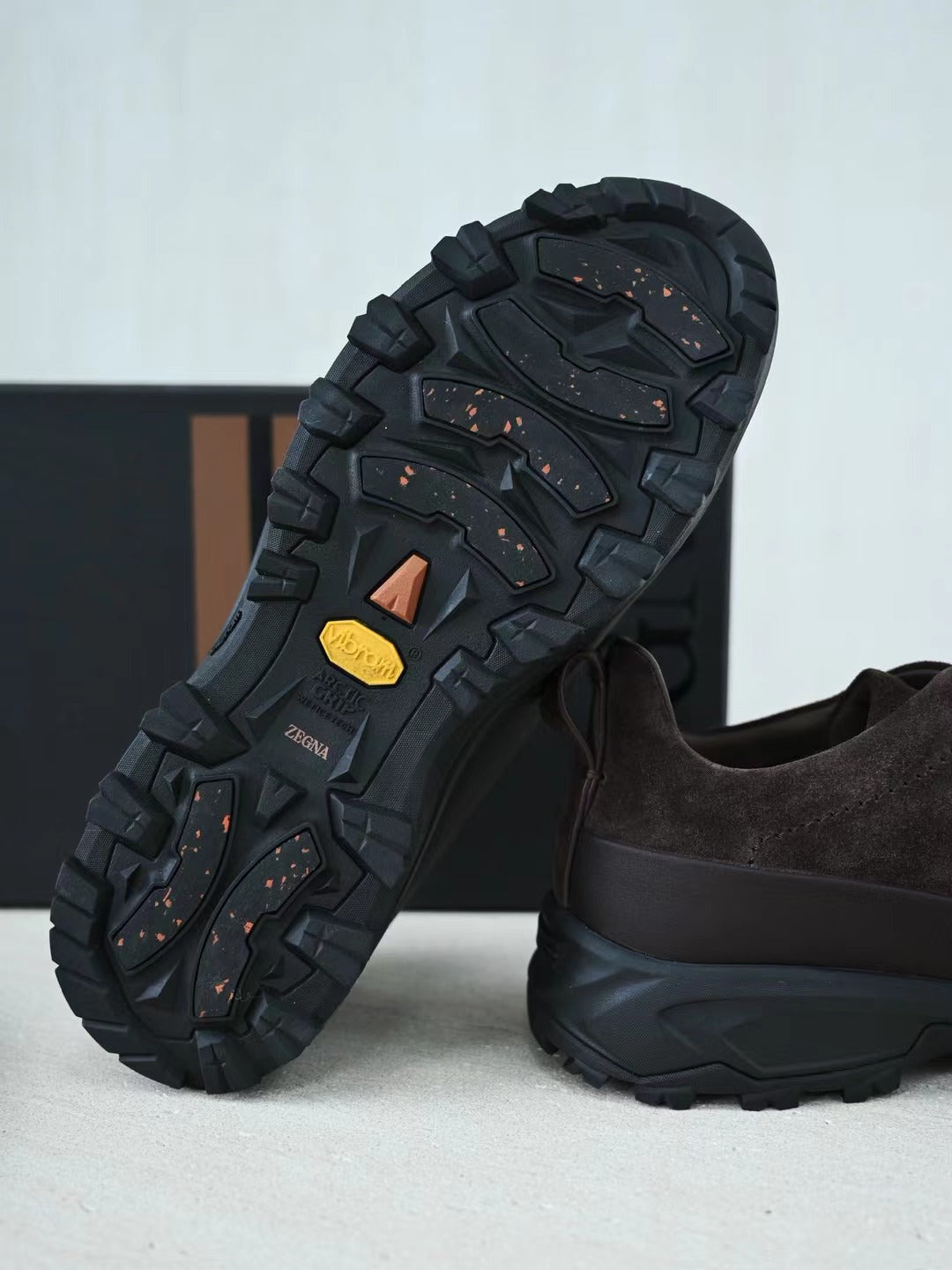 ZEGNA Hybrid-Sneaker in Dunkelbraun – Veloursleder-Optik & robuste Trail-Sohle