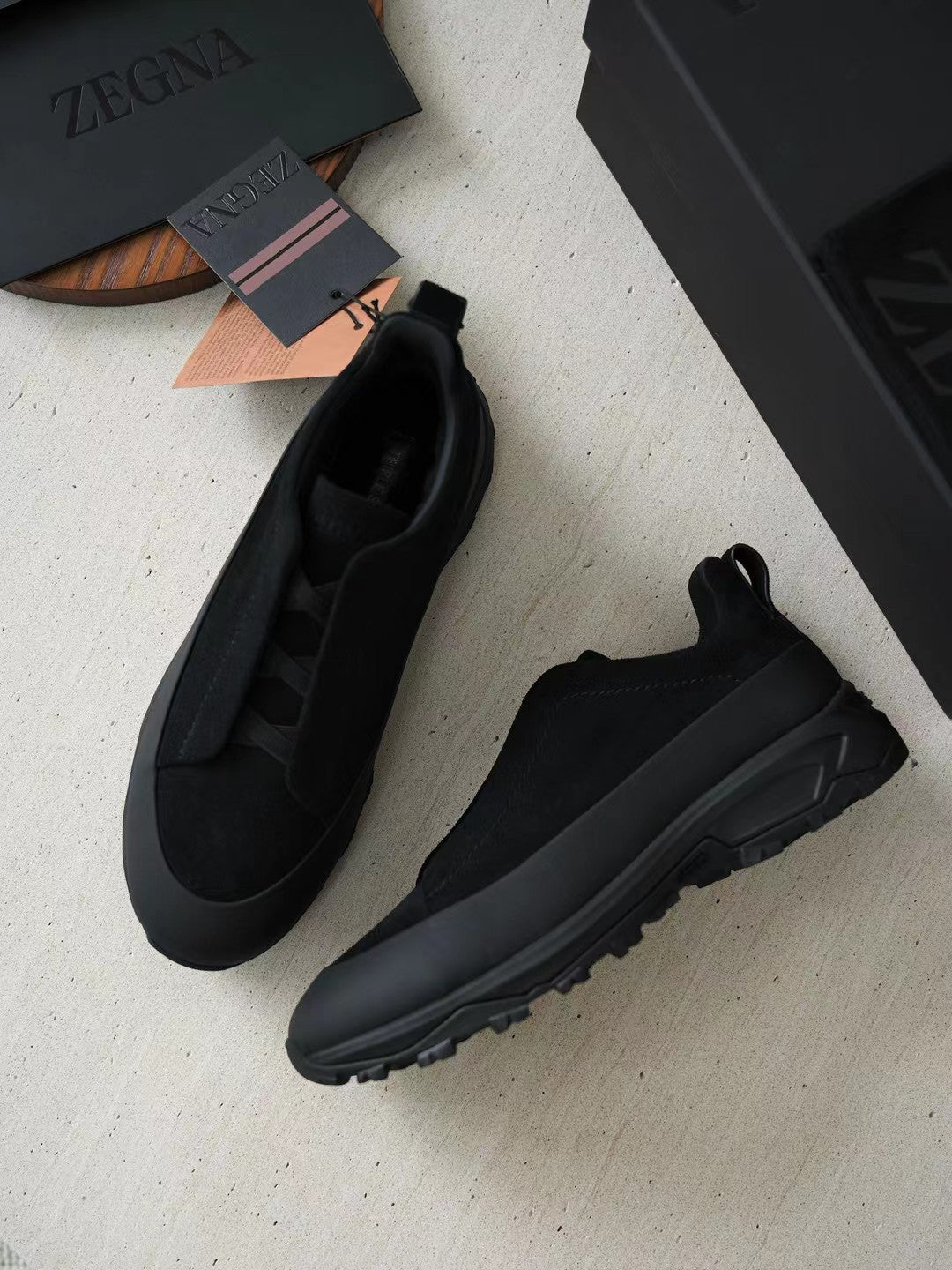 ZEGNA Hybrid-Sneaker in Schwarz – Veloursleder-Optik & robuste Outdoor-Sohle