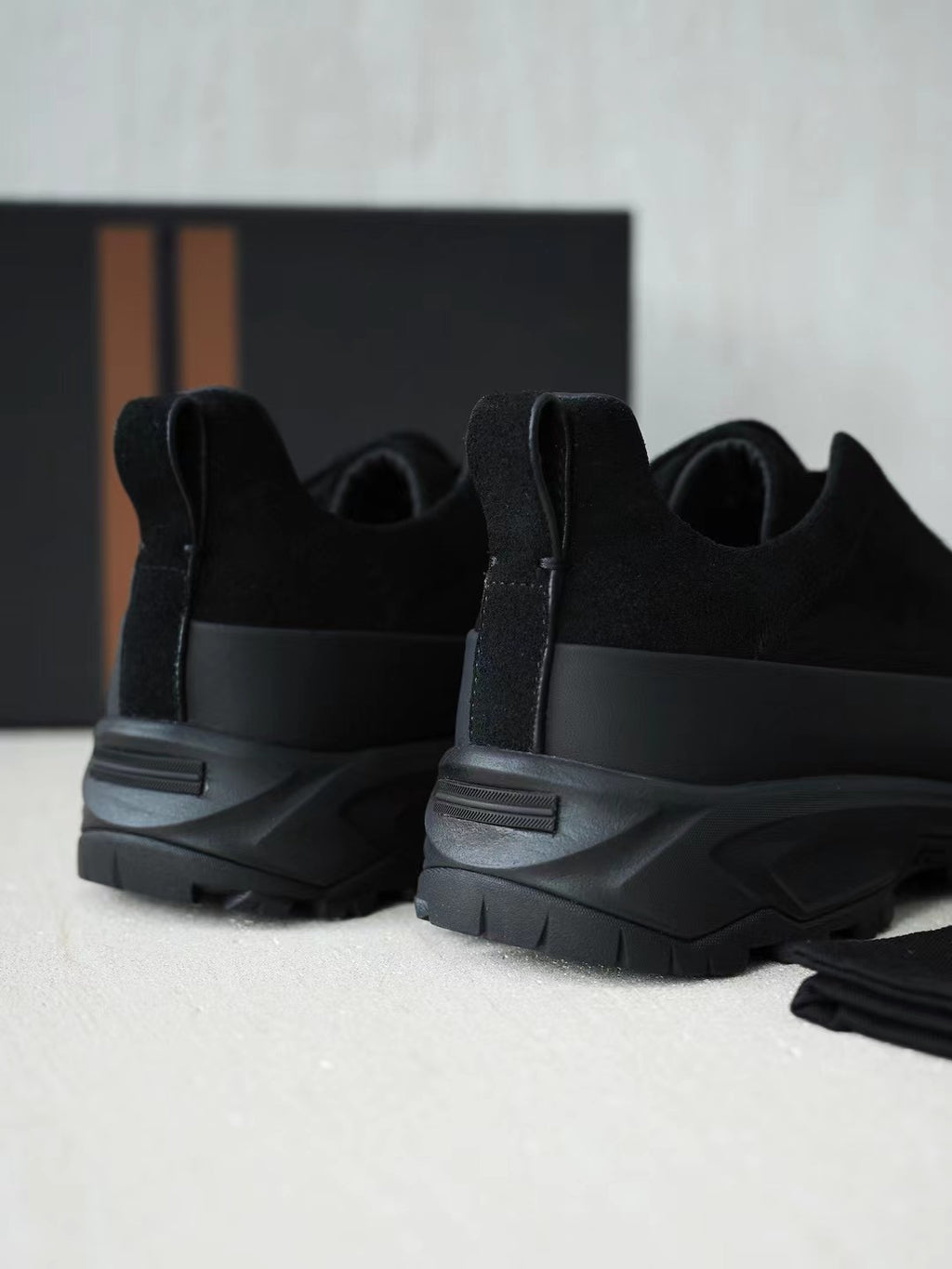 ZEGNA Hybrid-Sneaker in Schwarz – Veloursleder-Optik & robuste Outdoor-Sohle
