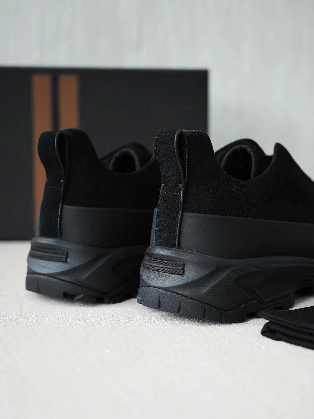 ZEGNA Hybrid-Sneaker in Schwarz – Veloursleder-Optik & robuste Outdoor-Sohle