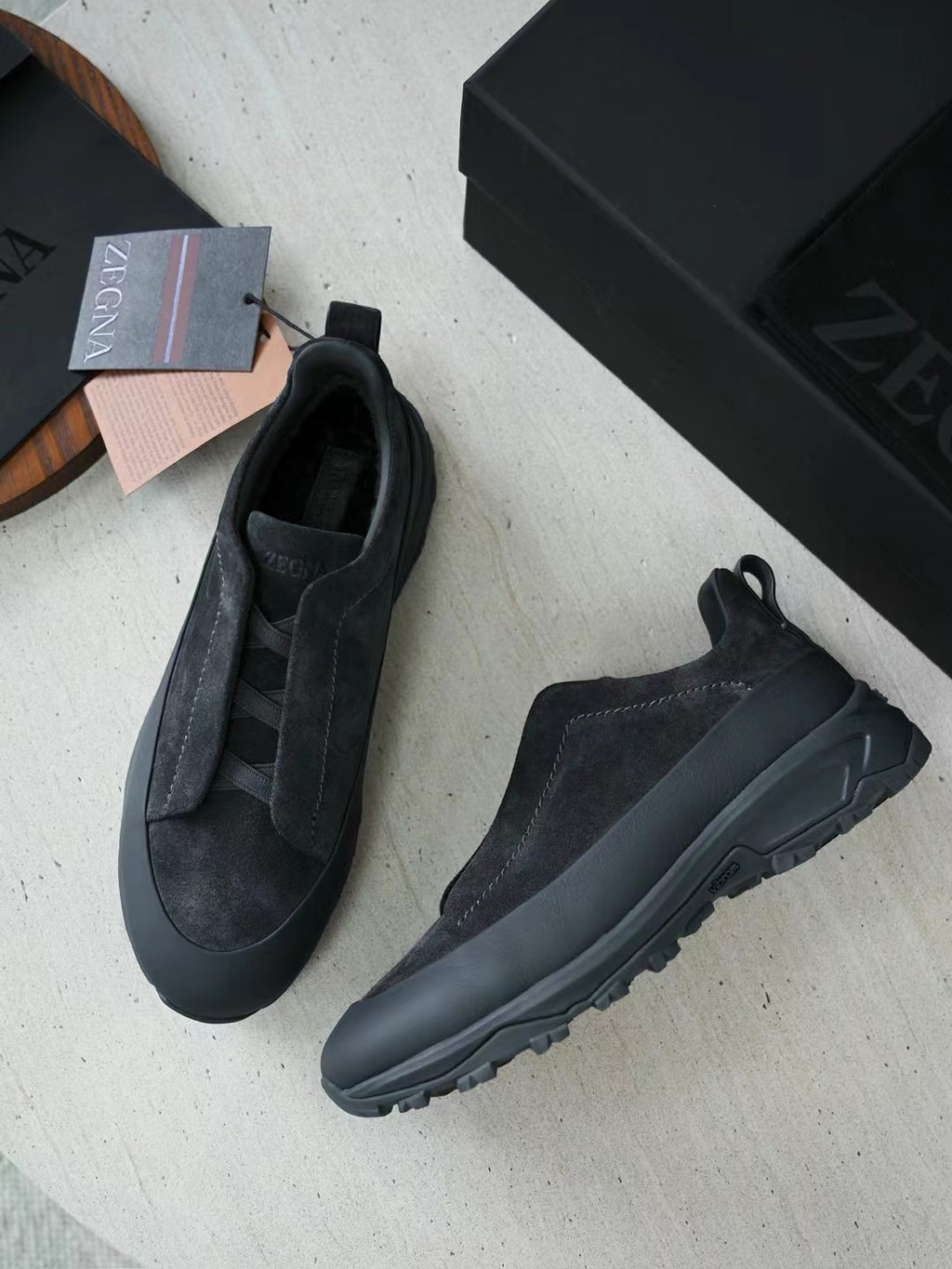 ZEGNA Hybrid-Sneaker in Dunkelgrau – Veloursleder-Optik & Outdoor-Profilsohle
