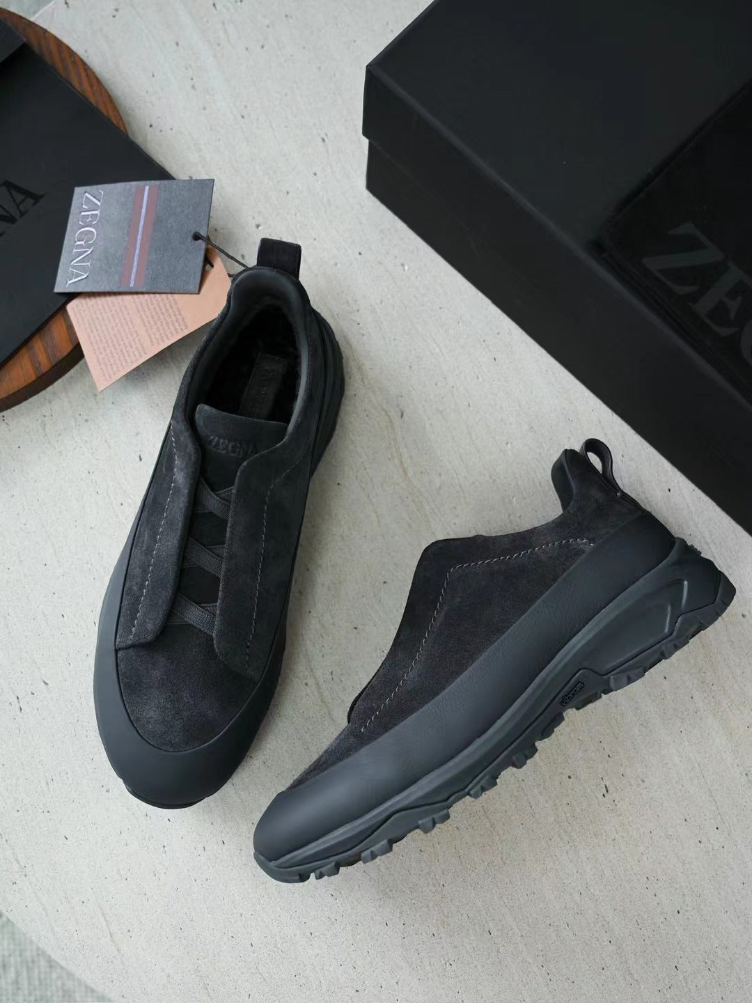 ZEGNA Hybrid-Sneaker in Dunkelgrau – Veloursleder-Optik & Outdoor-Profilsohle