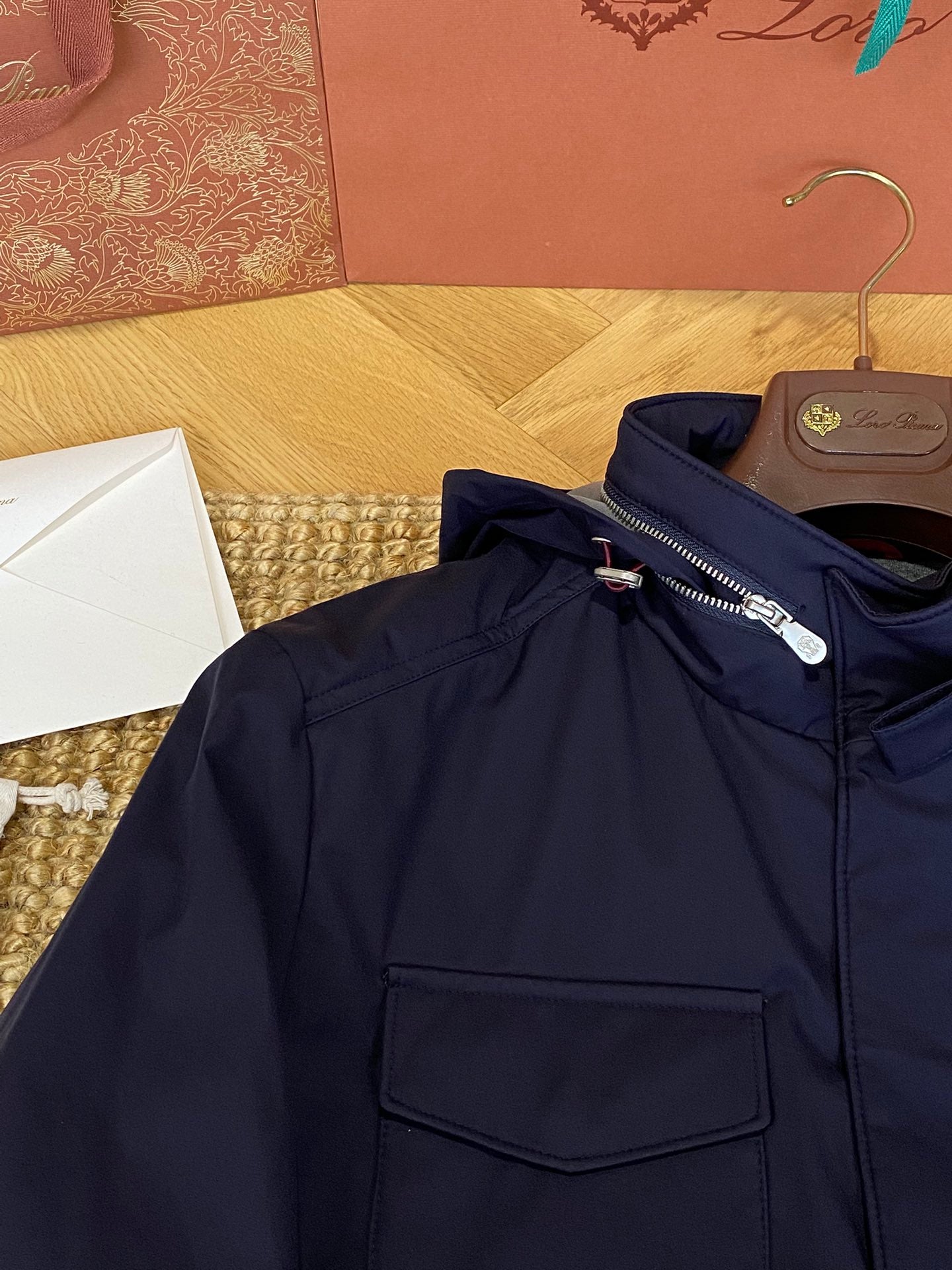 Brunello Cucinelli Herrenjacke mit Kapuze – Navyblaues Luxusdesign für Herbst & Winter