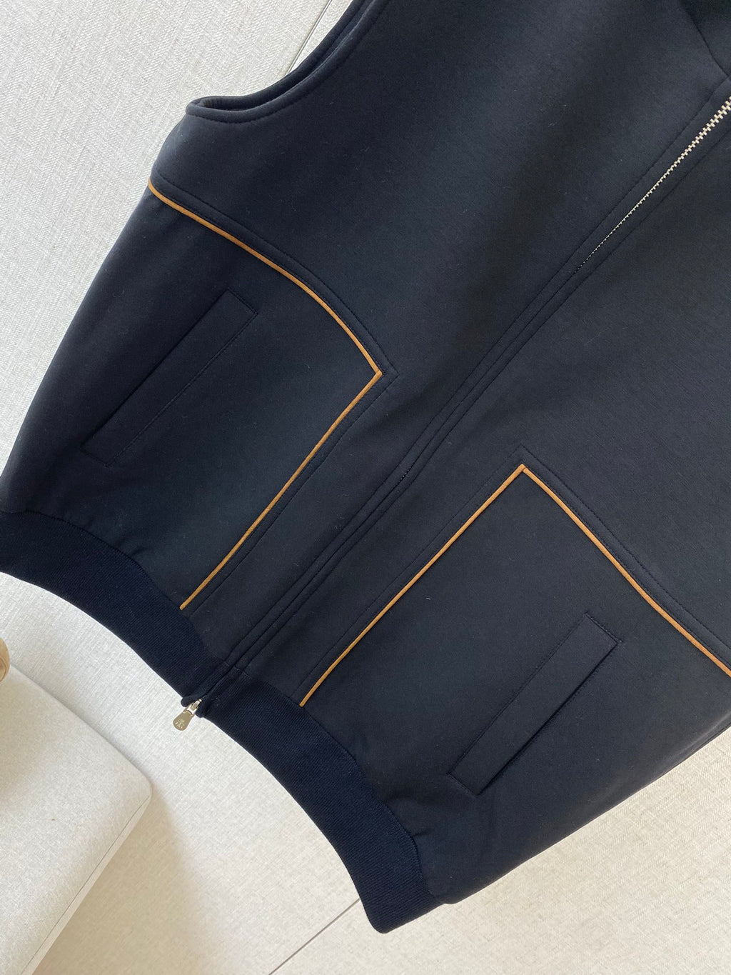 Brunello Cucinelli Kapuzenweste In Dunkelblau Mit Zwei-Wege-Reißverschluss und Kontrastpaspeln