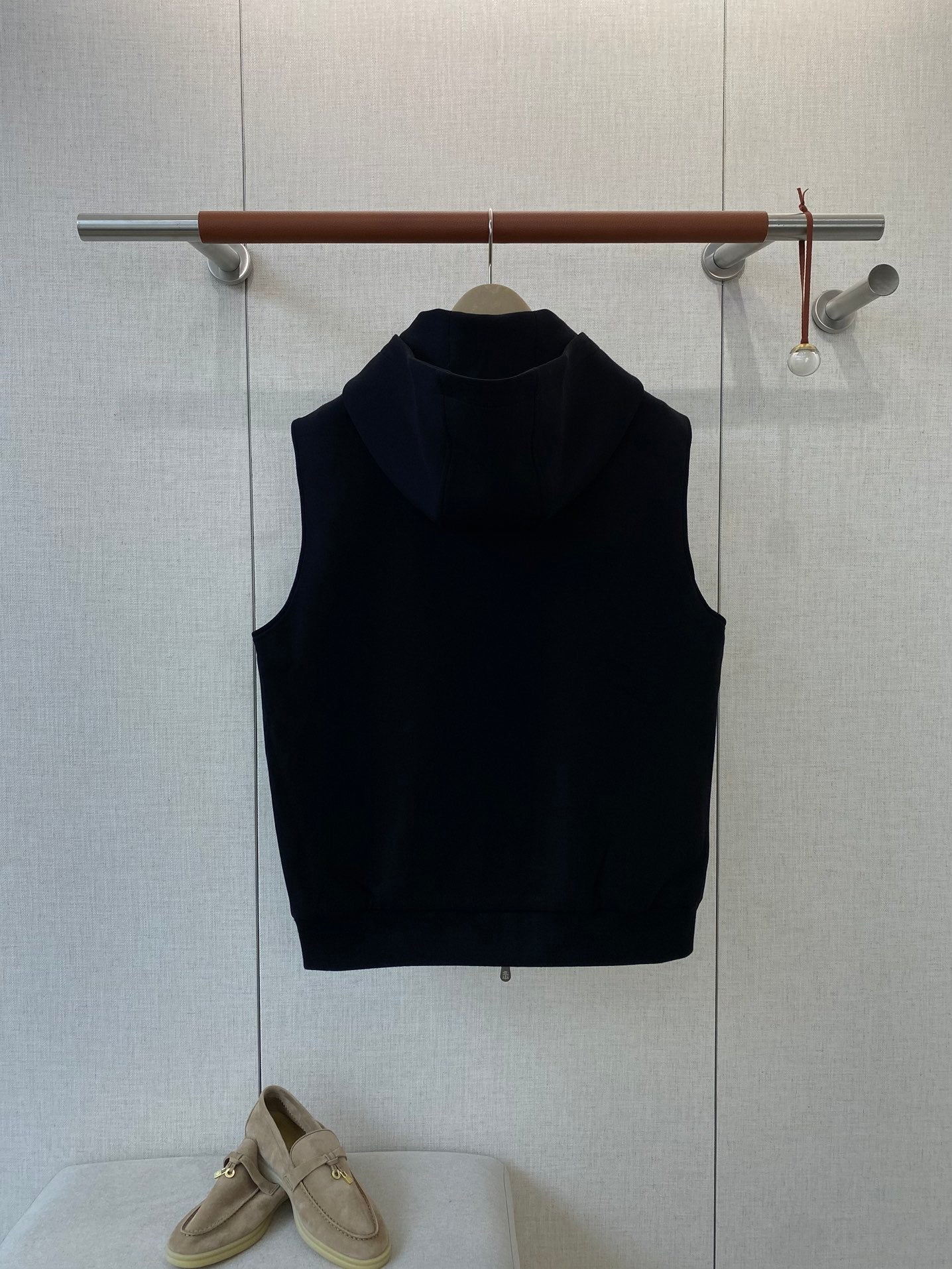 Brunello Cucinelli Kapuzenweste In Dunkelblau Mit Zwei-Wege-Reißverschluss und Kontrastpaspeln