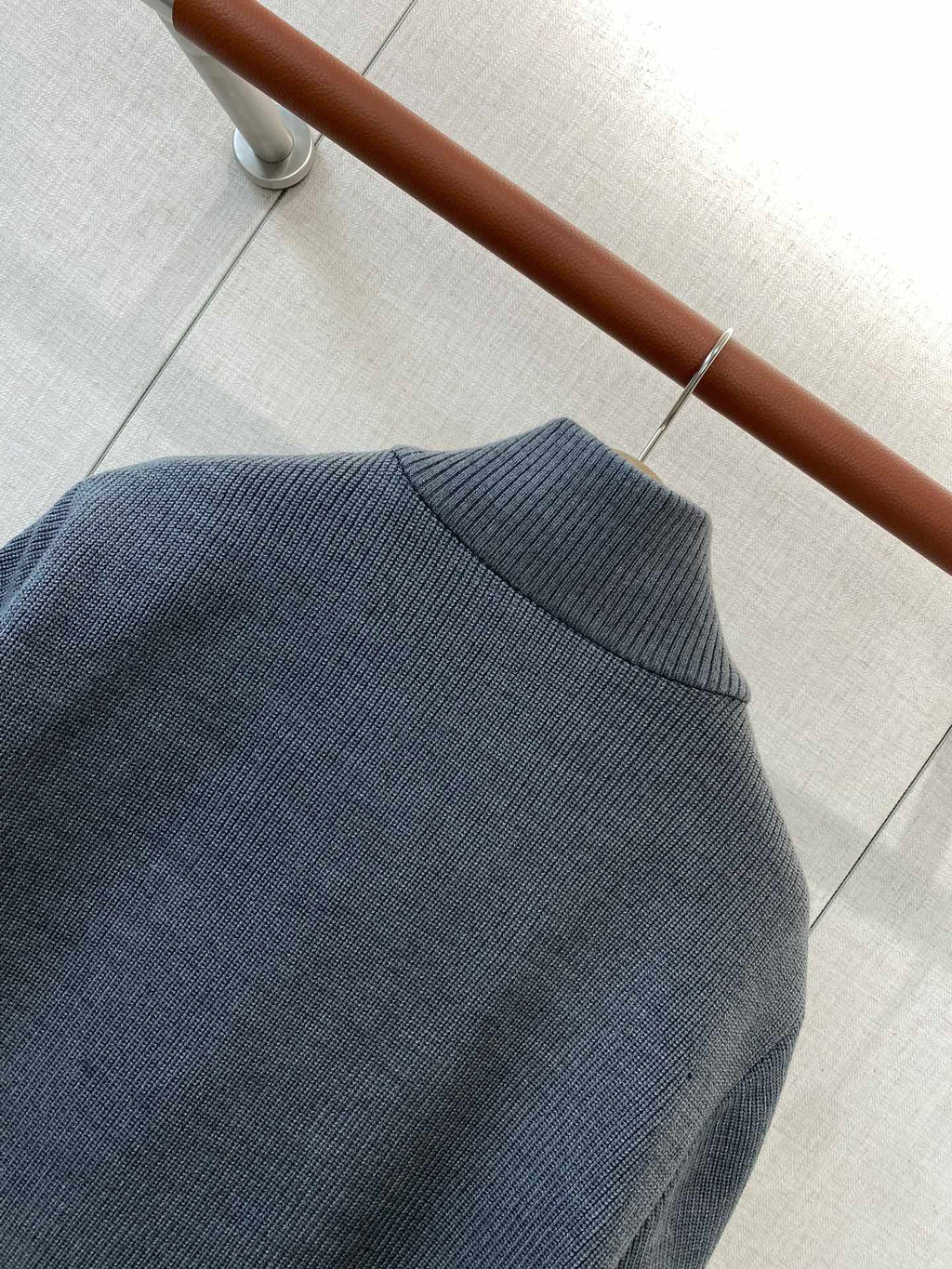 Loro Piana Blaue Herren Jacke mit Reissverschluss und gestepptem Frontpanel aus leichtem Material