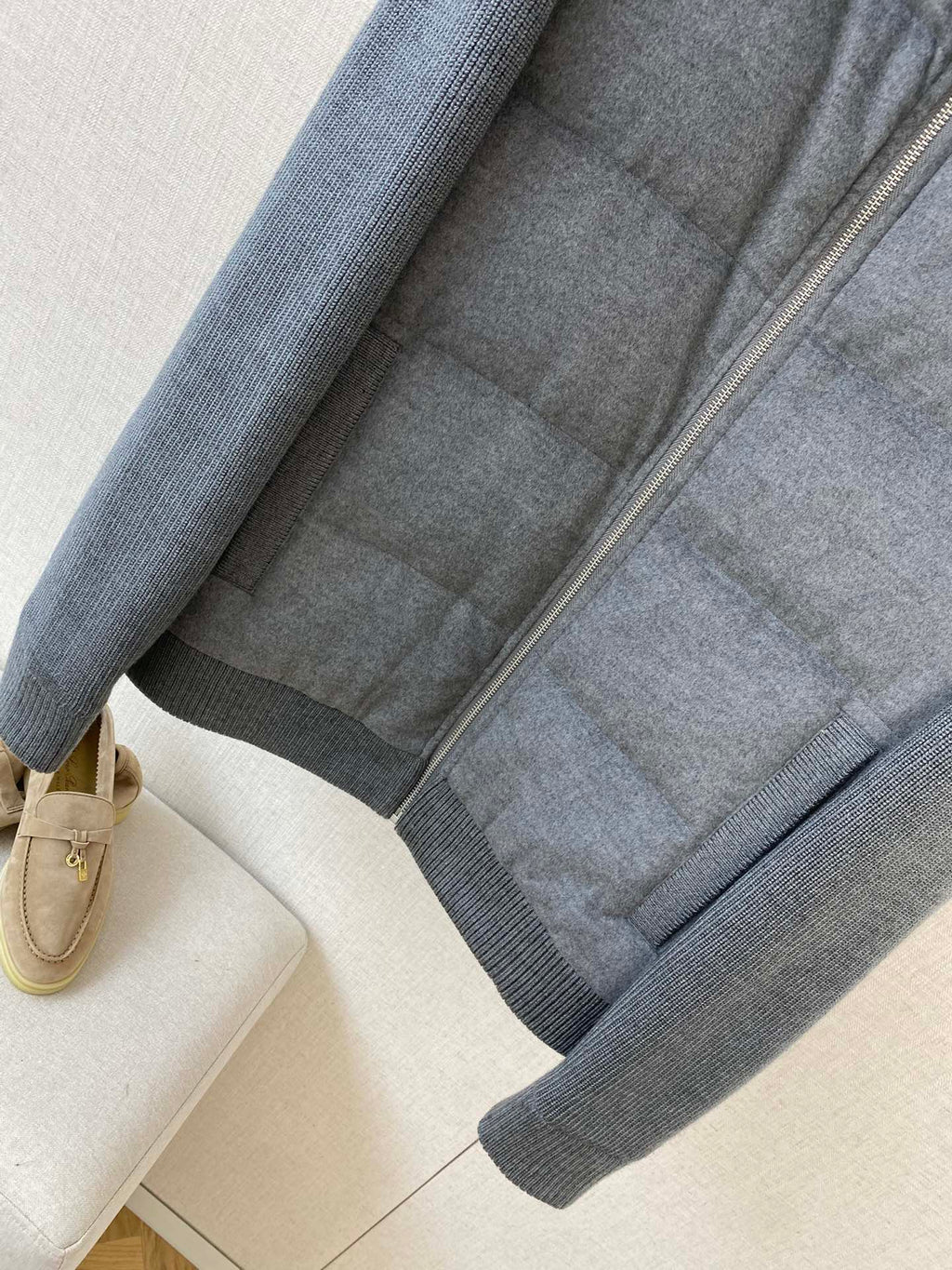 Loro Piana Blaue Herren Jacke mit Reissverschluss und gestepptem Frontpanel aus leichtem Material