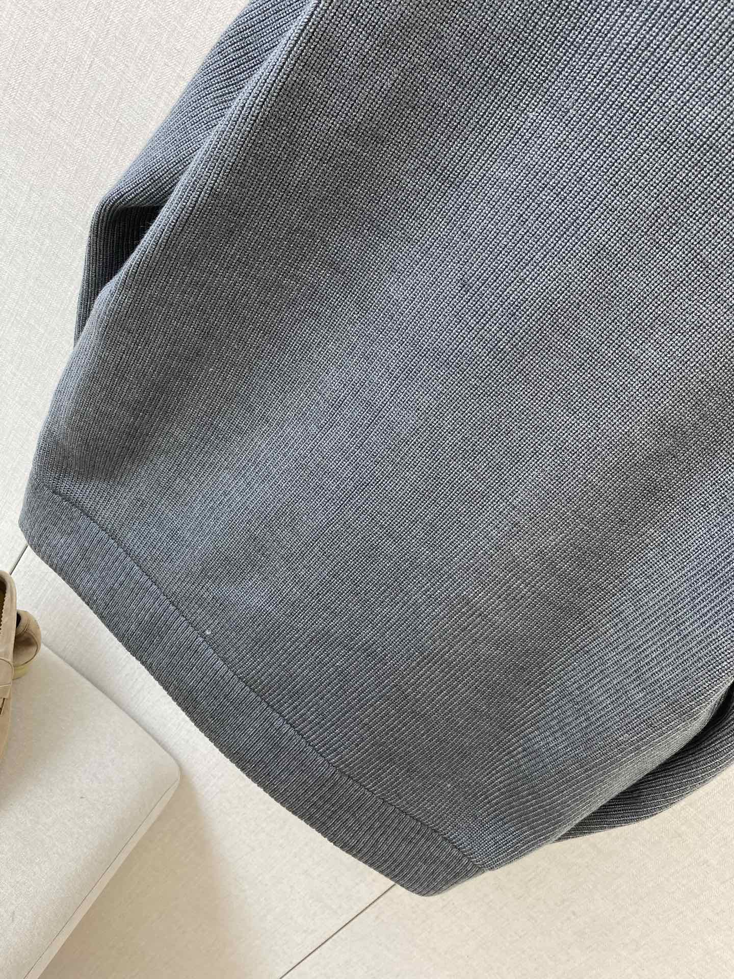 Loro Piana Blaue Herren Jacke mit Reissverschluss und gestepptem Frontpanel aus leichtem Material