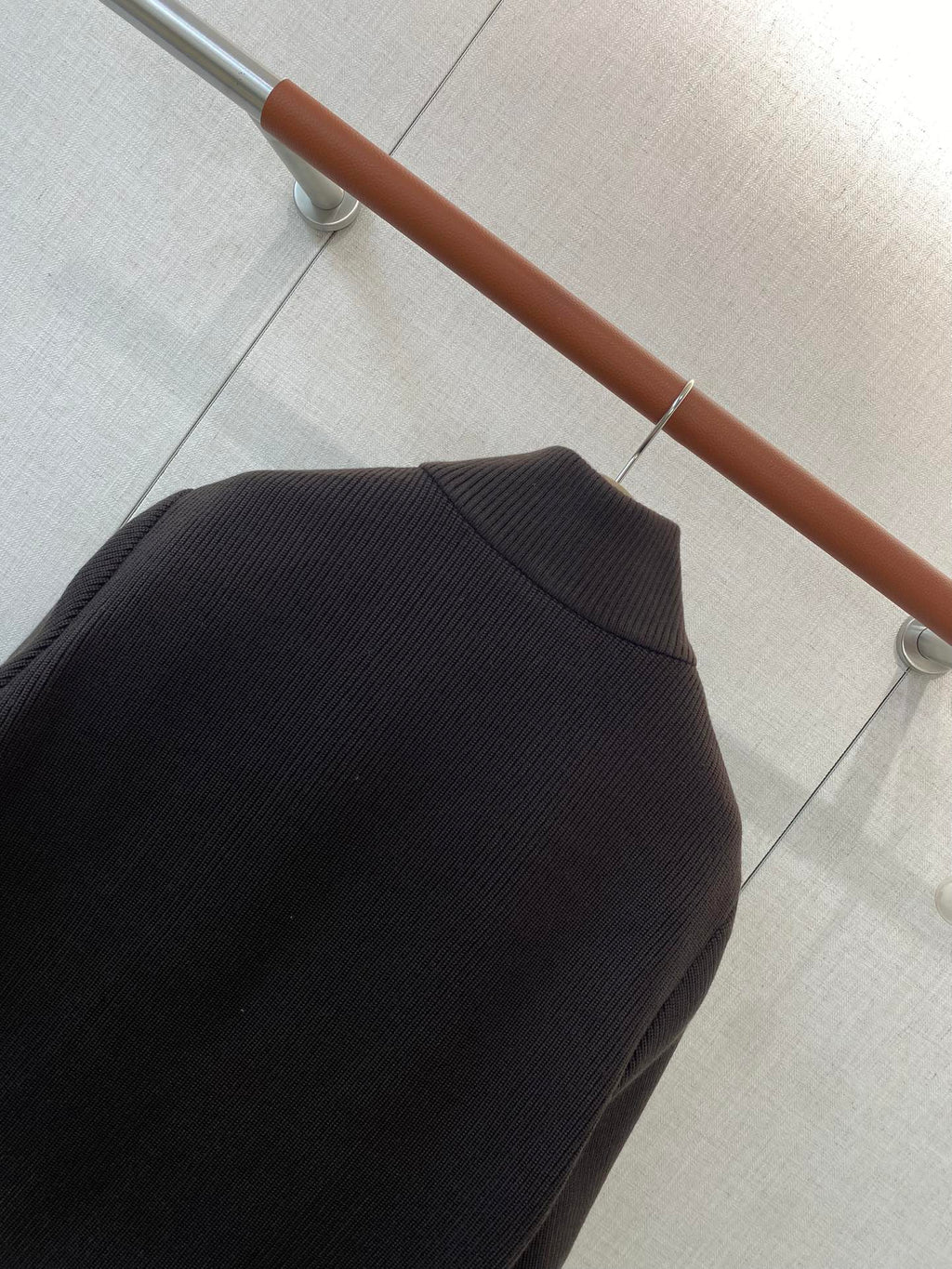 Loro Piana Schwarze Herren Jacke mit Reissverschluss und gestepptem Frontpanel aus leichtem Material