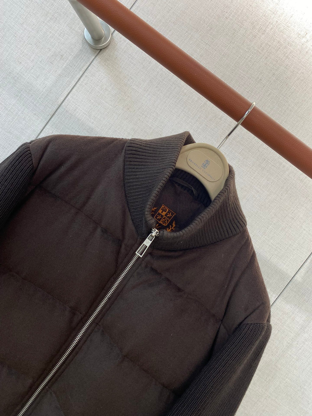 Loro Piana Schwarze Herren Jacke mit Reissverschluss und gestepptem Frontpanel aus leichtem Material