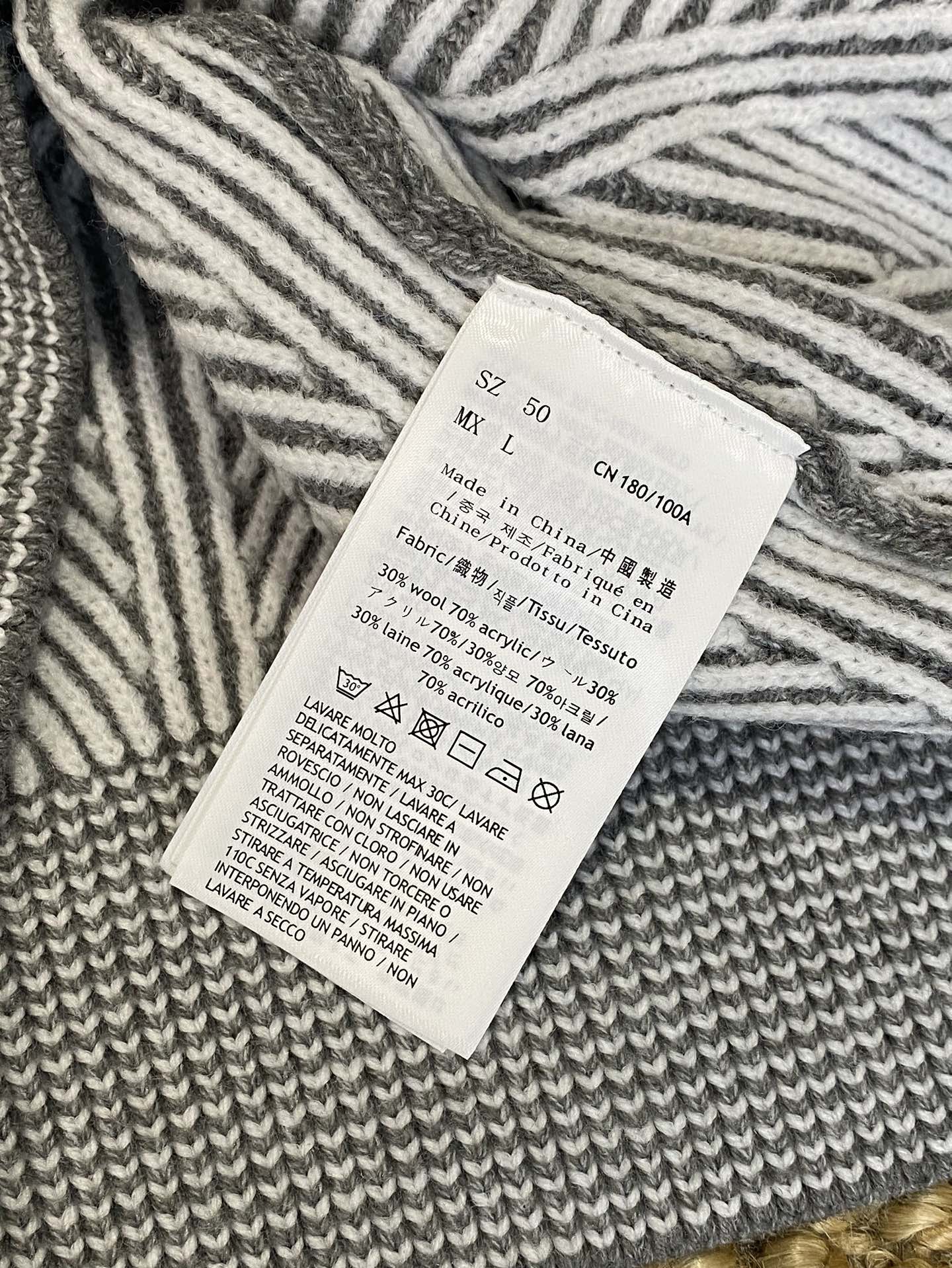 Brunello Cucinelli Strickjacke in Hellgrau mit Stehkragen und Zwei-Wege-Reißverschluss