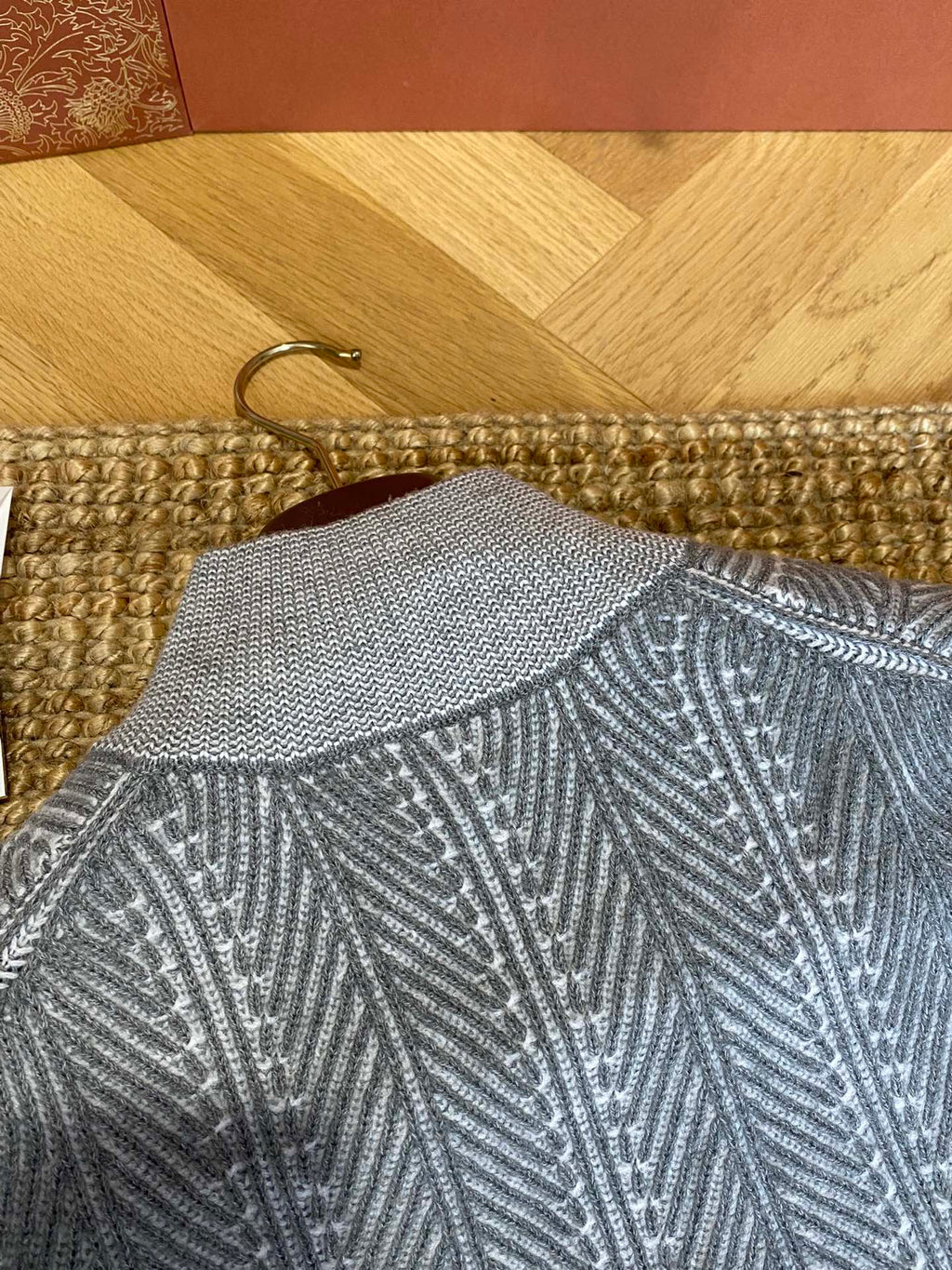 Brunello Cucinelli Strickjacke in Hellgrau mit Stehkragen und Zwei-Wege-Reißverschluss