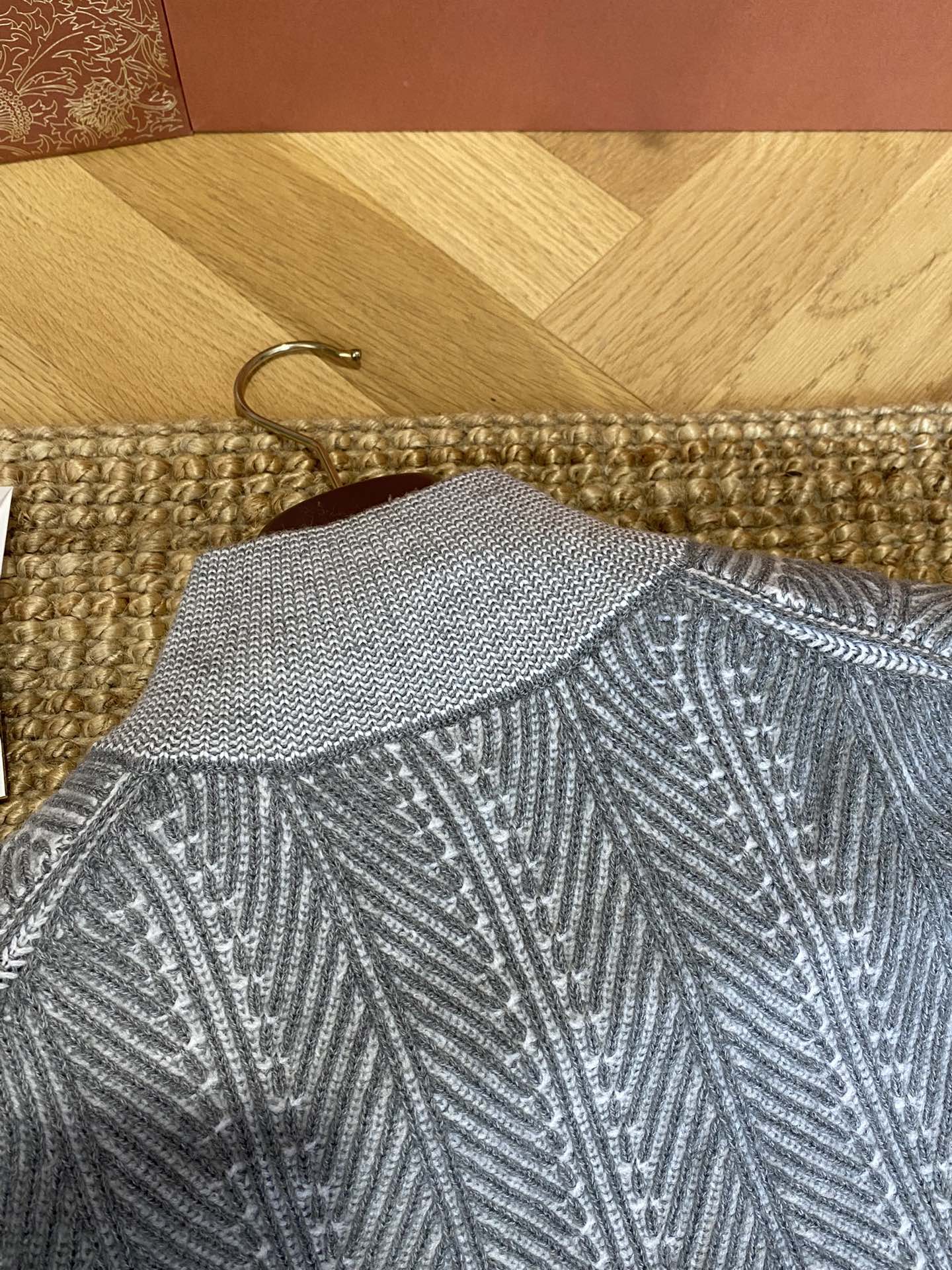 Brunello Cucinelli Strickjacke in Hellgrau mit Stehkragen und Zwei-Wege-Reißverschluss