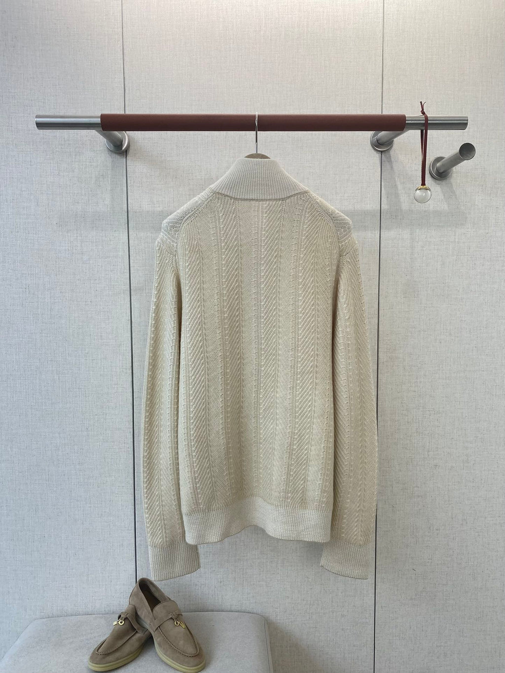 Brunello Cucinelli Strickjacke in Creme mit Stehkragen und Zwei-Wege-Reißverschluss