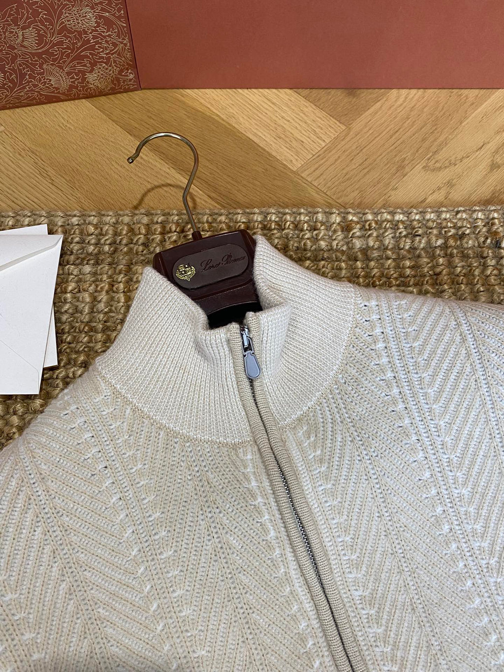 Brunello Cucinelli Strickjacke in Creme mit Stehkragen und Zwei-Wege-Reißverschluss