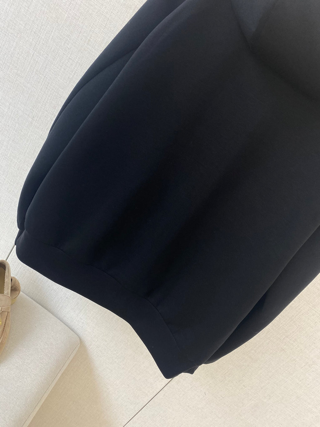 Brunello Cucinelli Hoodie für Herren – Schwarz mit braunen Akzenten & luxuriösem Komfort