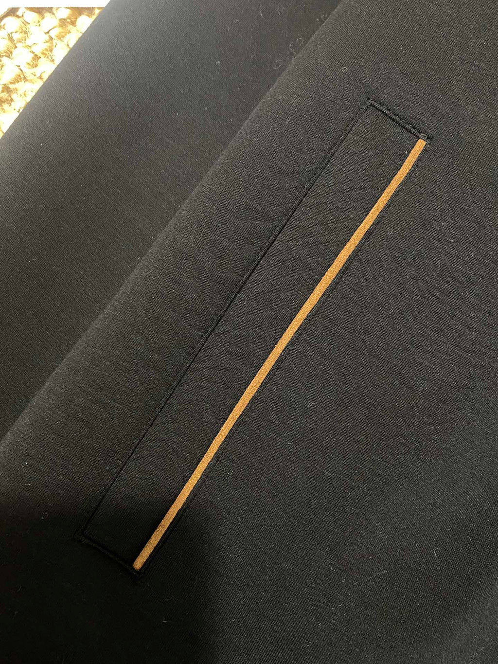 Brunello Cucinelli Hoodie für Herren – Schwarz mit braunen Akzenten & luxuriösem Komfort