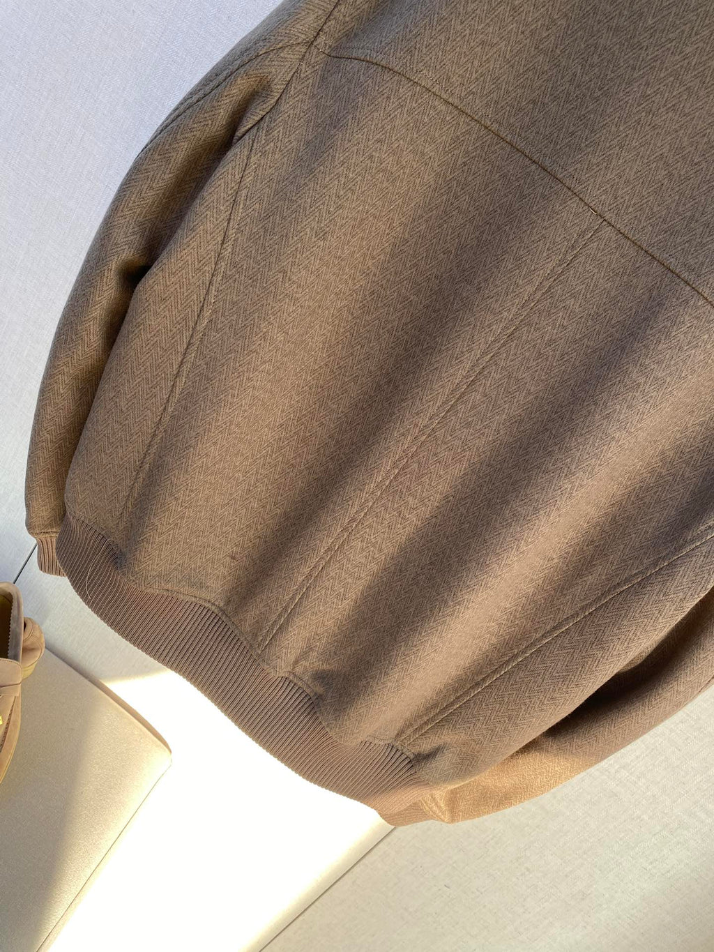 Brunello Cucinelli Jacke In Braun Mit Stehkragen, Warmem Innenfutter und Reißverschluss