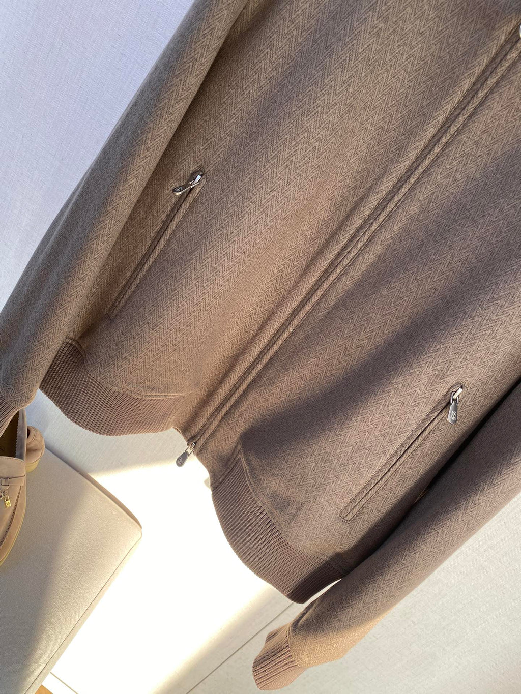 Brunello Cucinelli Jacke in Braun mit Stehkragen, Reißverschluss und warmem Innenfutter