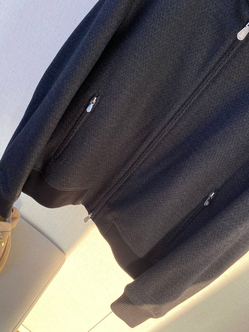 Brunello Cucinelli Jacke In Dunkelblau Mit Stehkragen, Reißverschluss und weichem Innenfutter