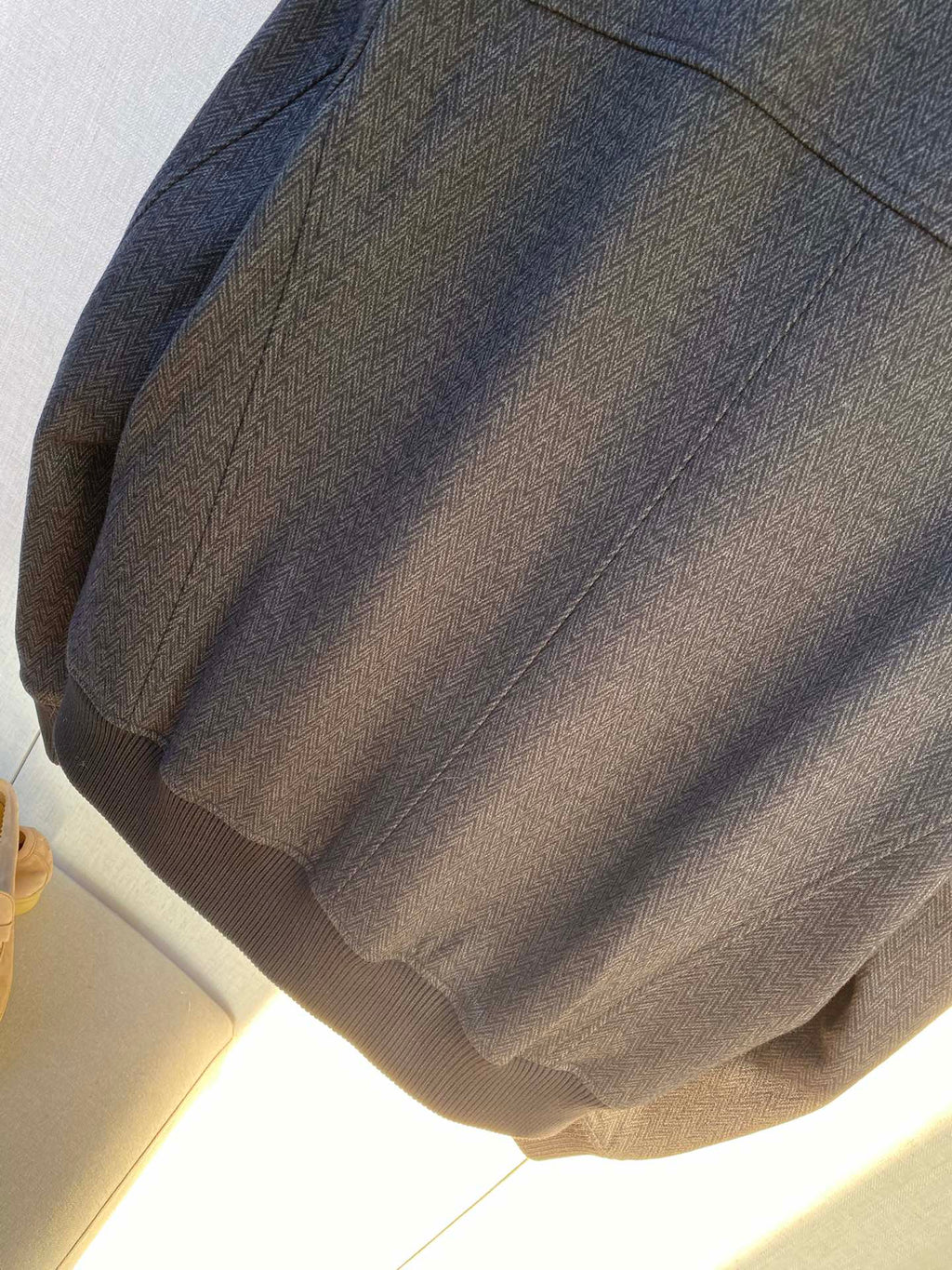 Brunello Cucinelli Jacke In Dunkelblau Mit Stehkragen, Reißverschluss und weichem Innenfutter