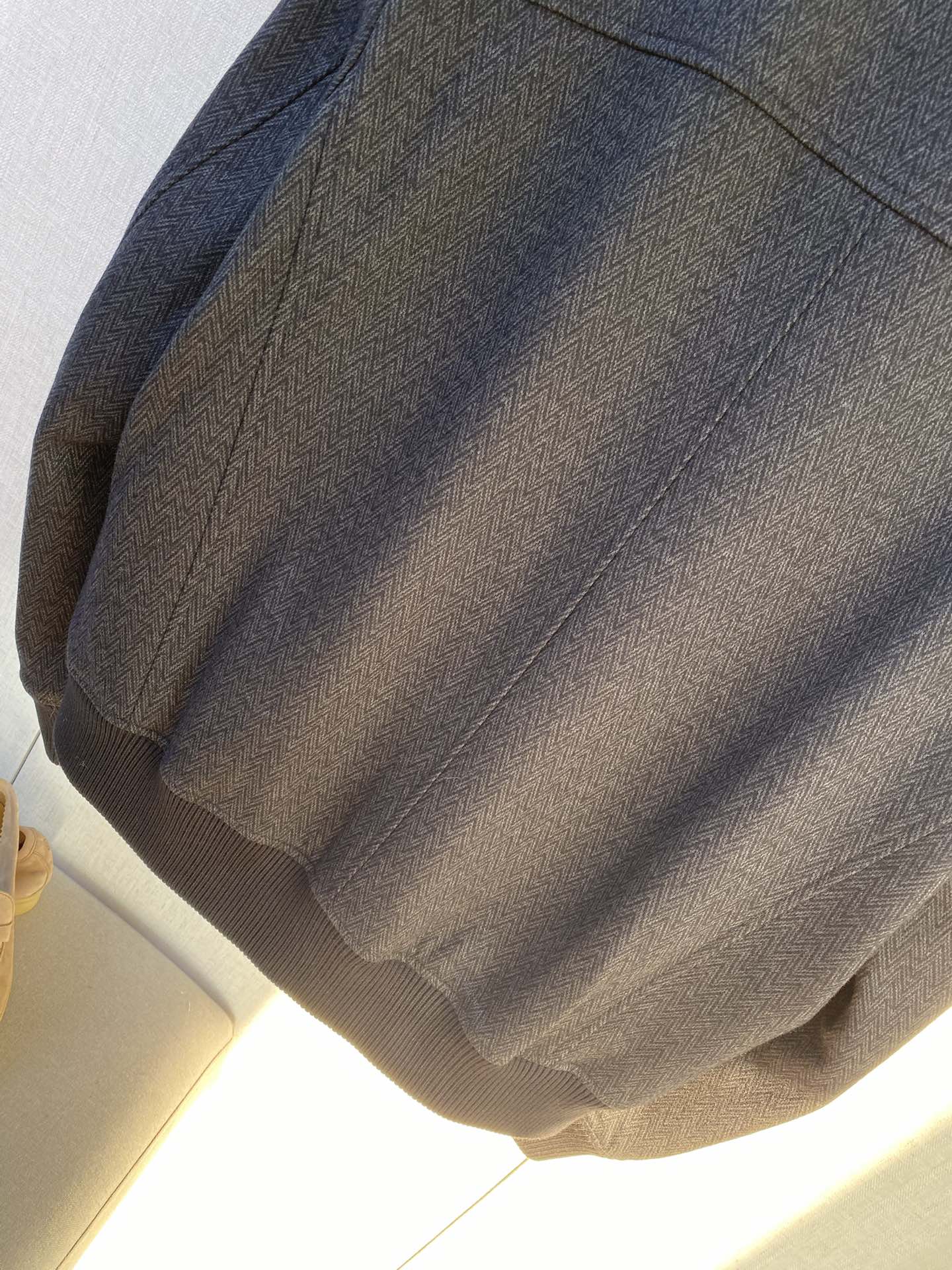 Brunello Cucinelli Jacke In Dunkelblau Mit Stehkragen, Reißverschluss und weichem Innenfutter