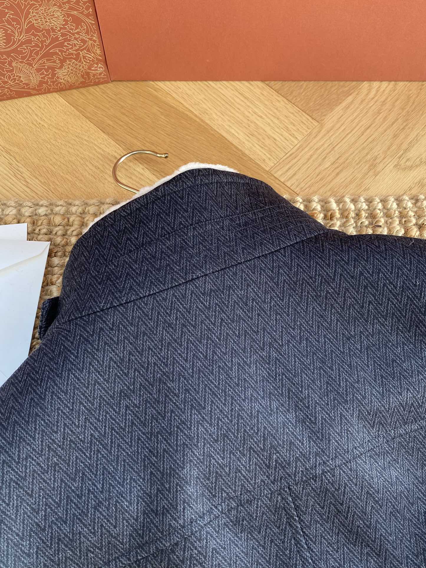 Brunello Cucinelli Jacke In Dunkelblau Mit Stehkragen, Reißverschluss und weichem Innenfutter