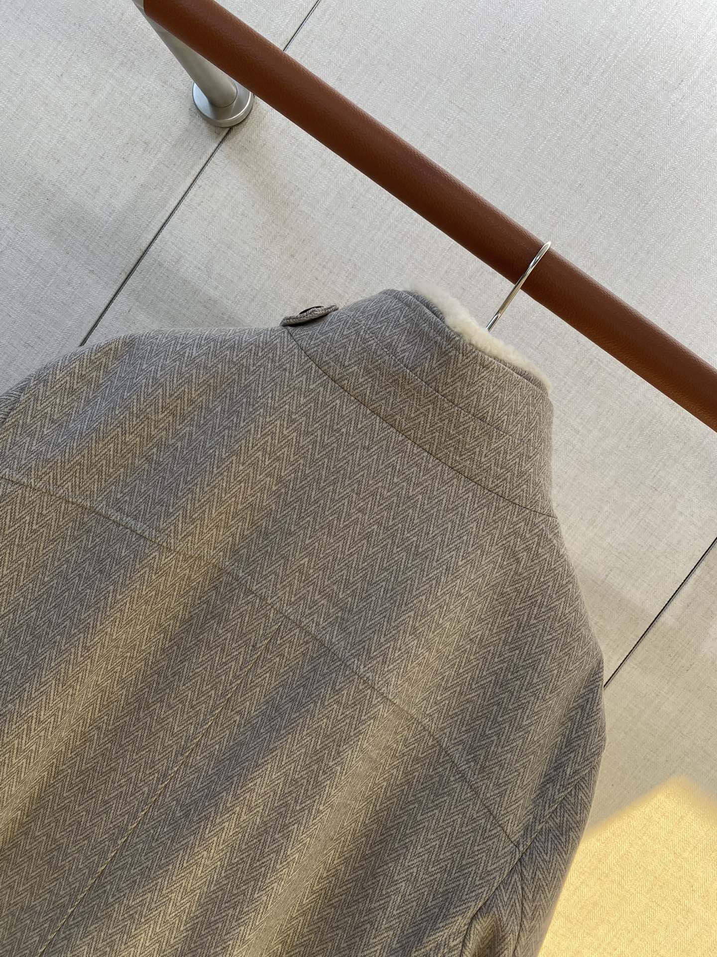 Brunello Cucinelli Jacke In Hellgrau Mit Stehkragen, Reißverschluss und weichem