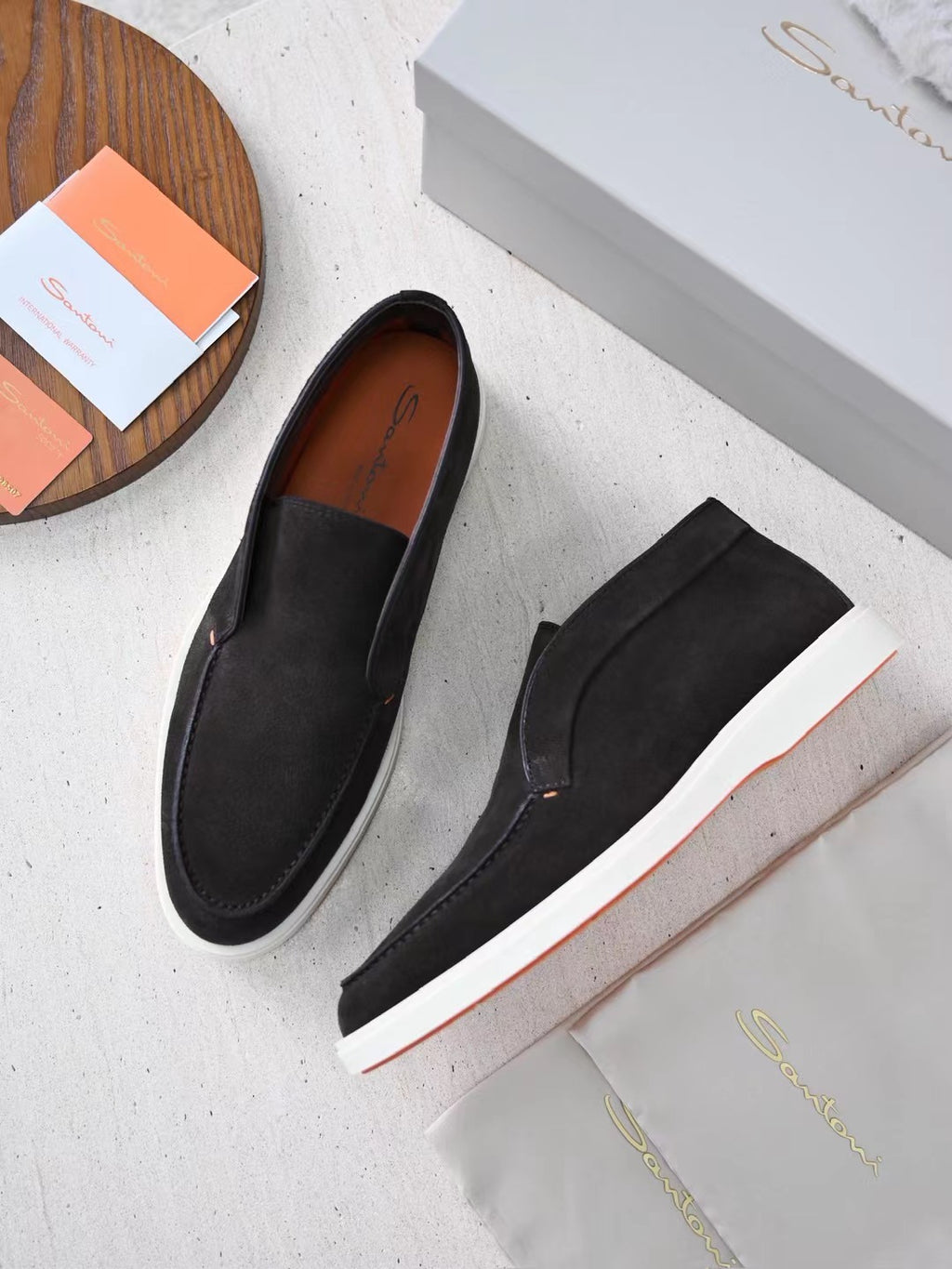 Loro Piana Slip-On Schuhe in Schwarz – Veloursleder-Optik mit Weisser Sohle