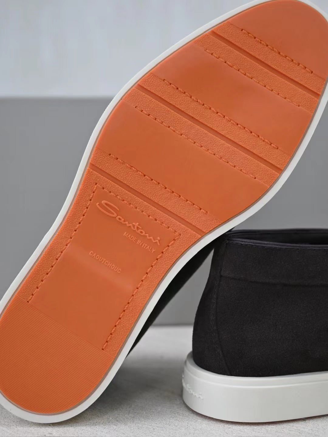 Loro Piana Slip-On Schuhe in Schwarz – Veloursleder-Optik mit Weisser Sohle