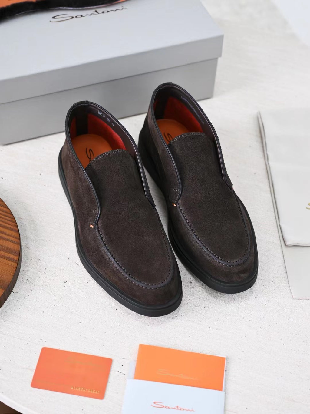 Loro Piana Slip-On Schuhe in Dunkelbraun – Premium Veloursleder-Optik