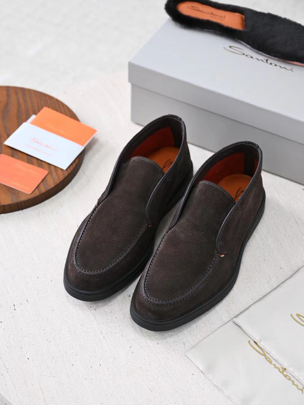 Loro Piana Slip-On Schuhe in Dunkelbraun – Premium Veloursleder-Optik