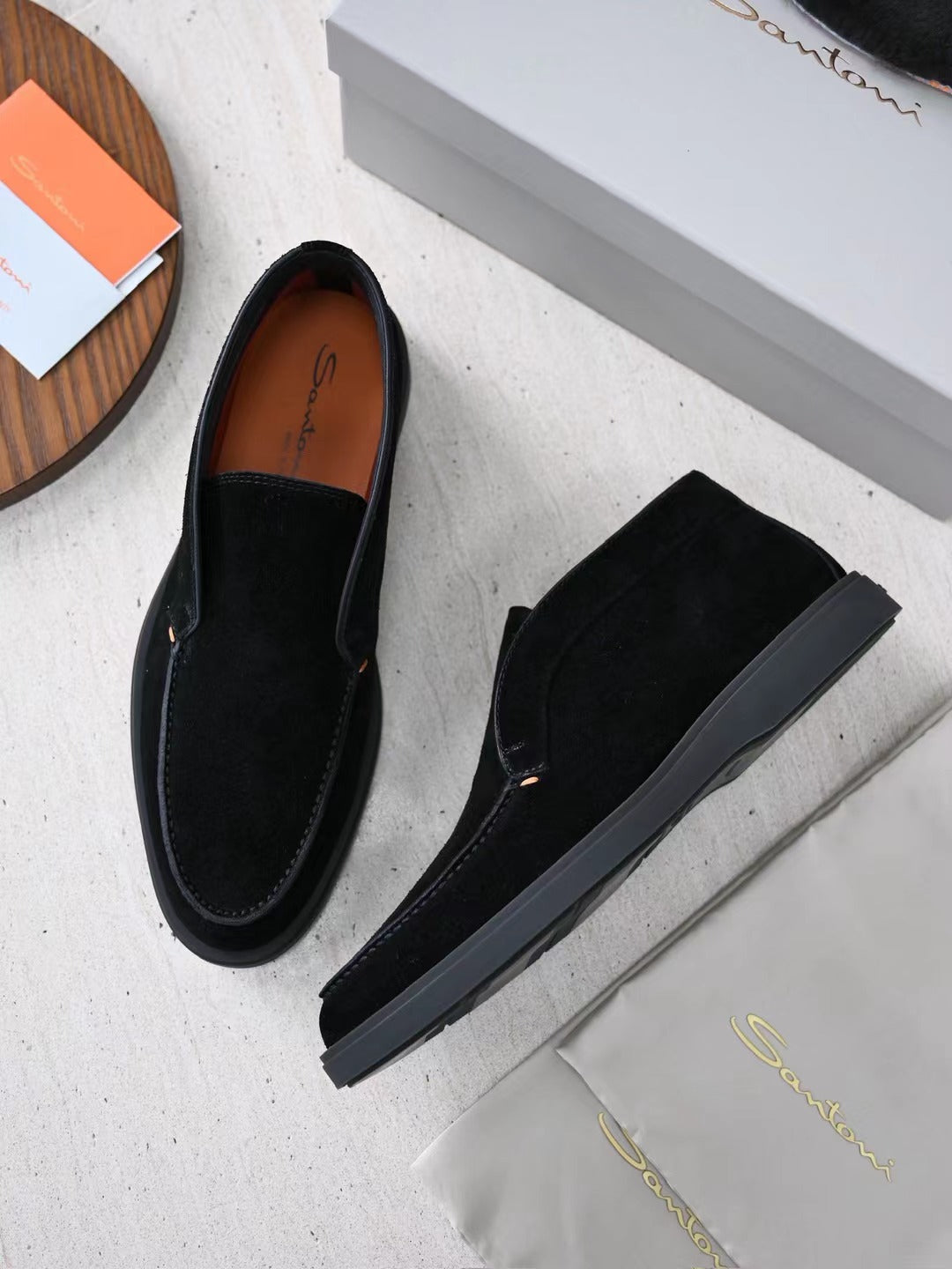 Loro Piana Slip-On Schuhe in Schwarz – Premium Veloursleder-Optik