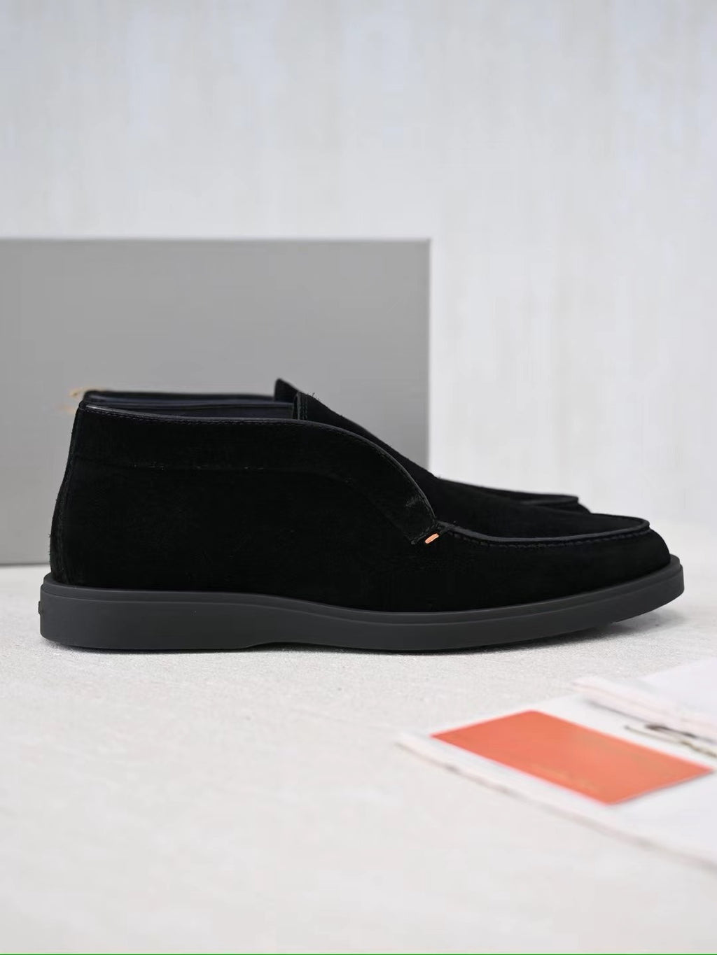 Loro Piana Slip-On Schuhe in Schwarz – Premium Veloursleder-Optik