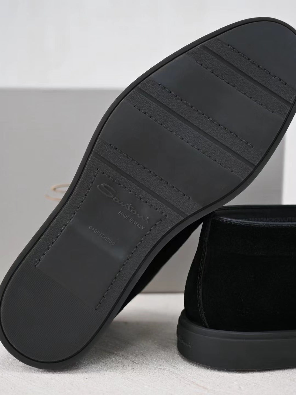 Loro Piana Slip-On Schuhe in Schwarz – Premium Veloursleder-Optik