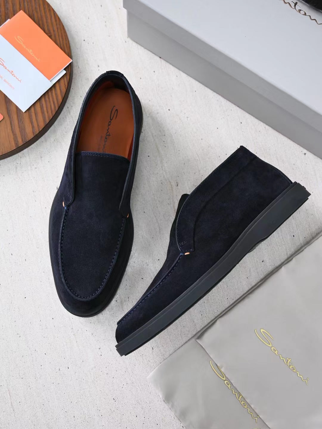 Loro Piana Slip-On Schuhe in Dunkelblau – Premium Veloursleder-Optik